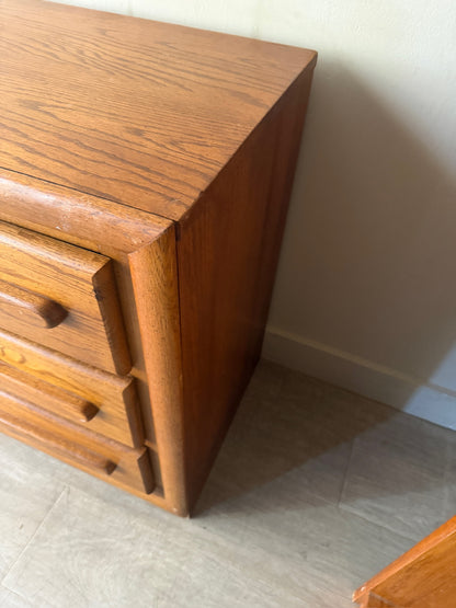 Bassett oak 9 drawer dresser