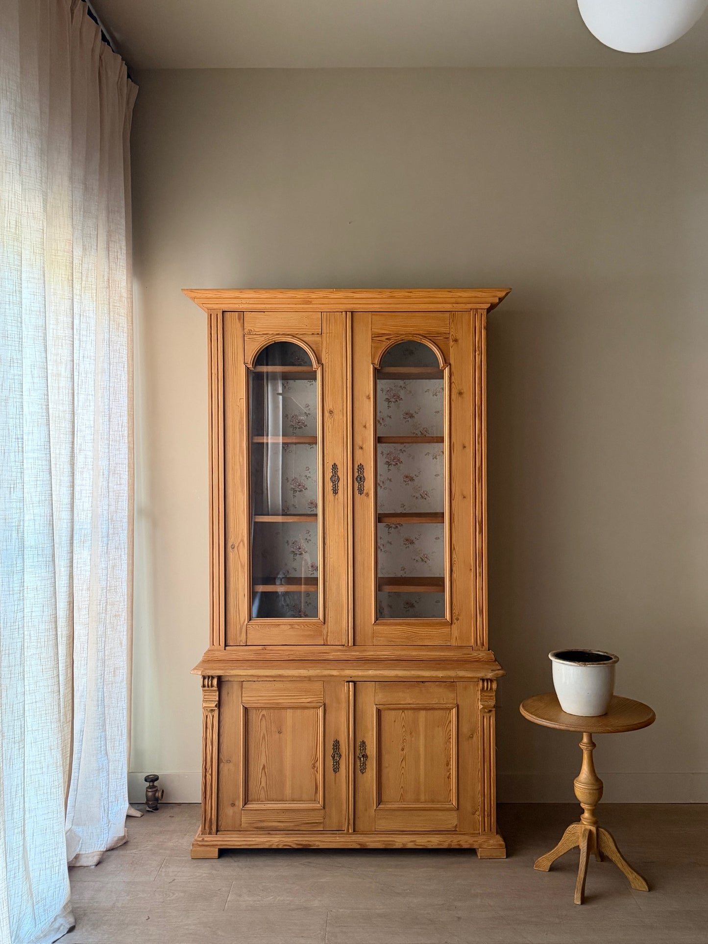 English pine two piece hutch
