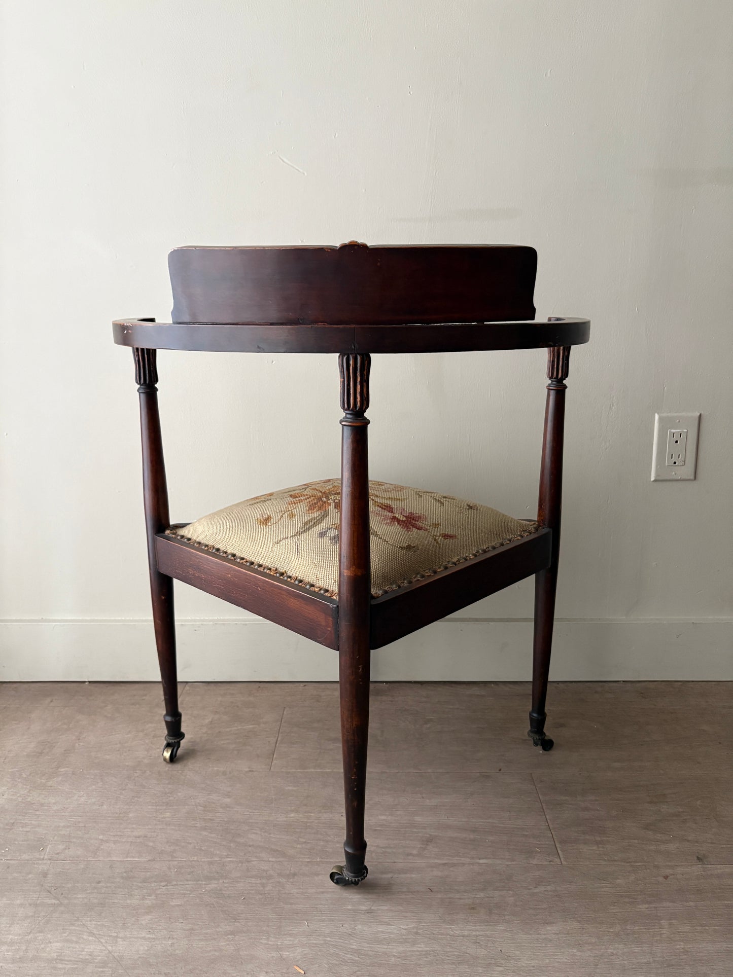 Victorian inlaid mahogany corner chair