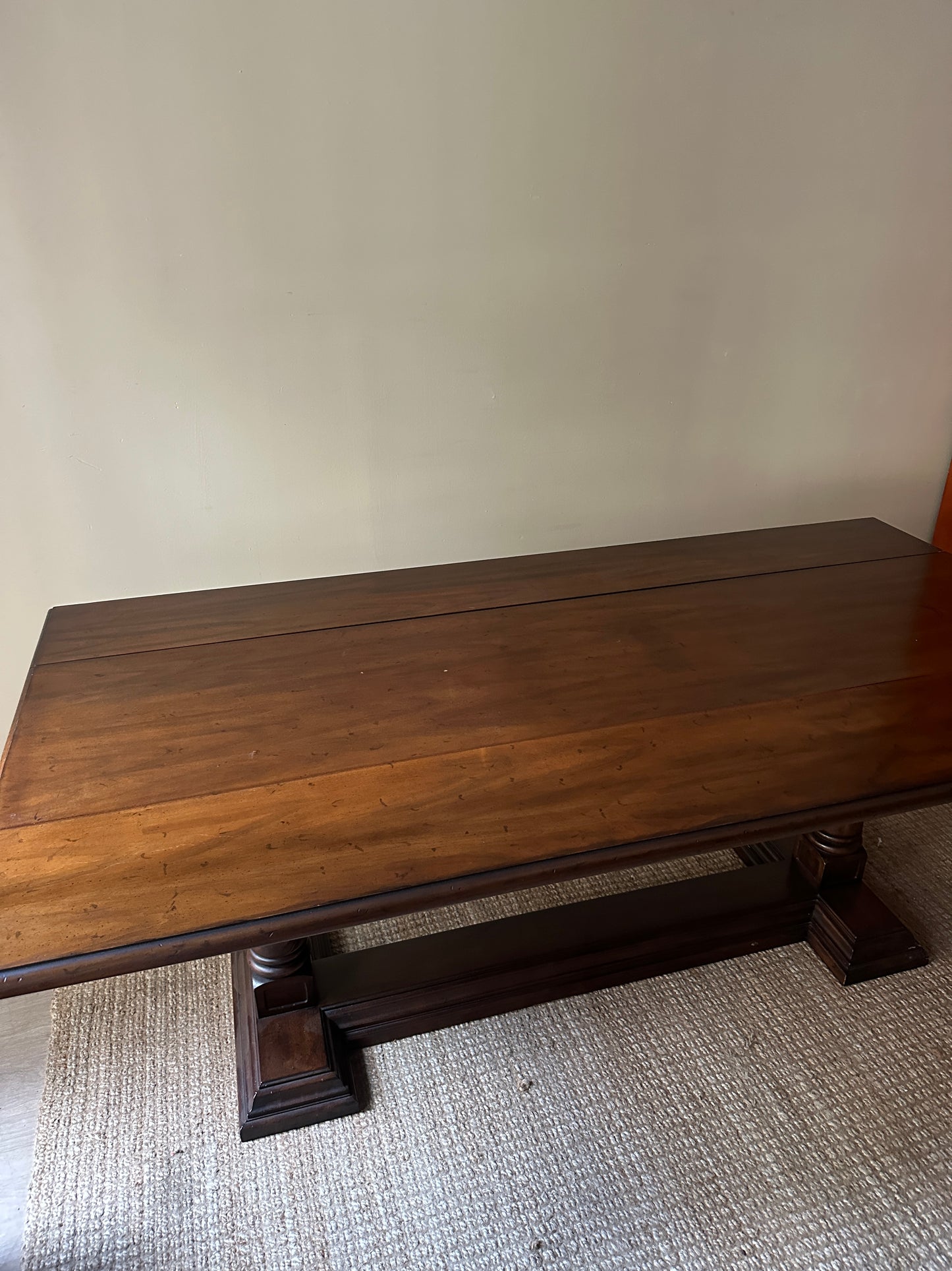 Twist leg drop leaf table