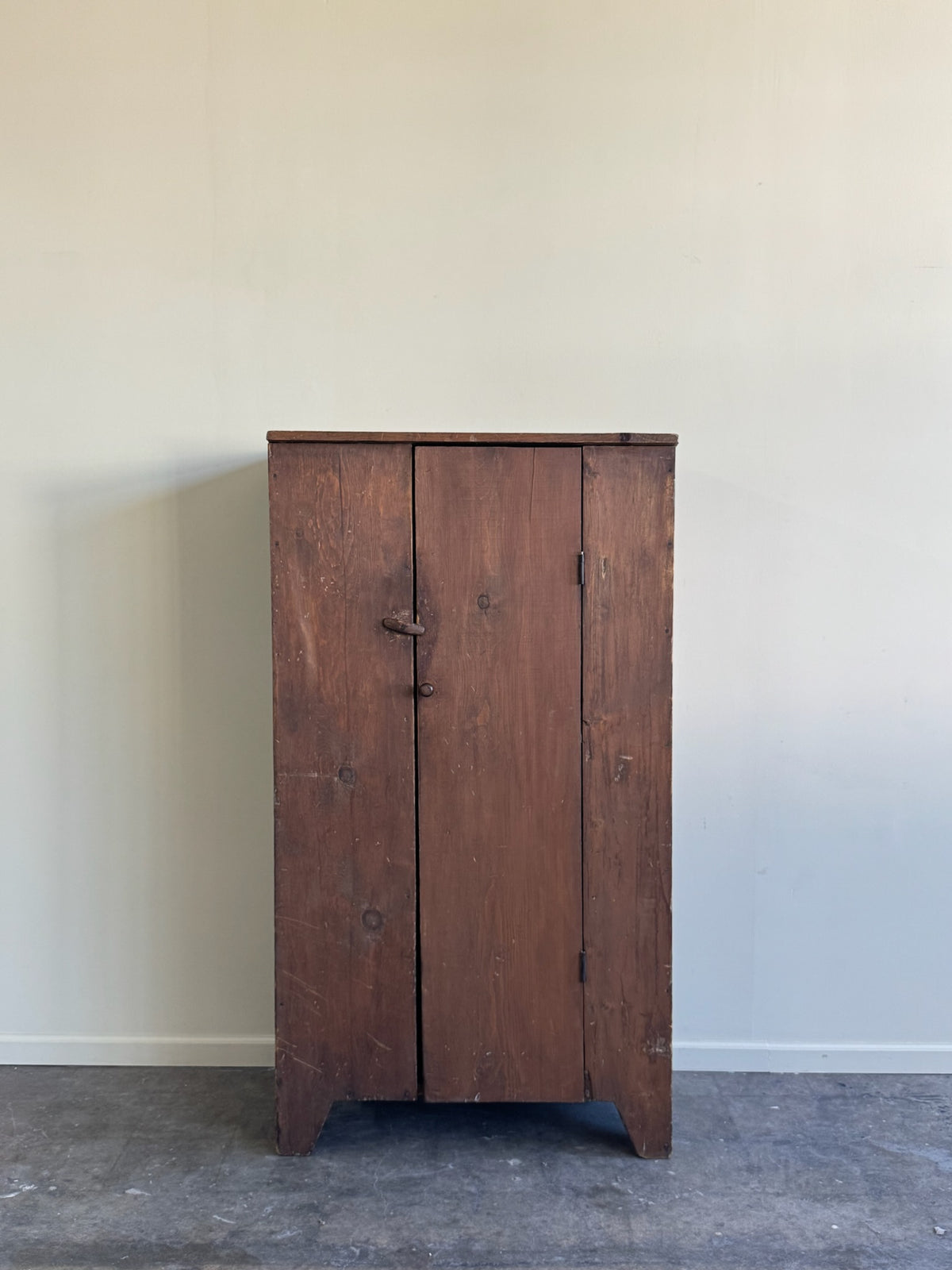 Pennsylvania Federal pine cupboard