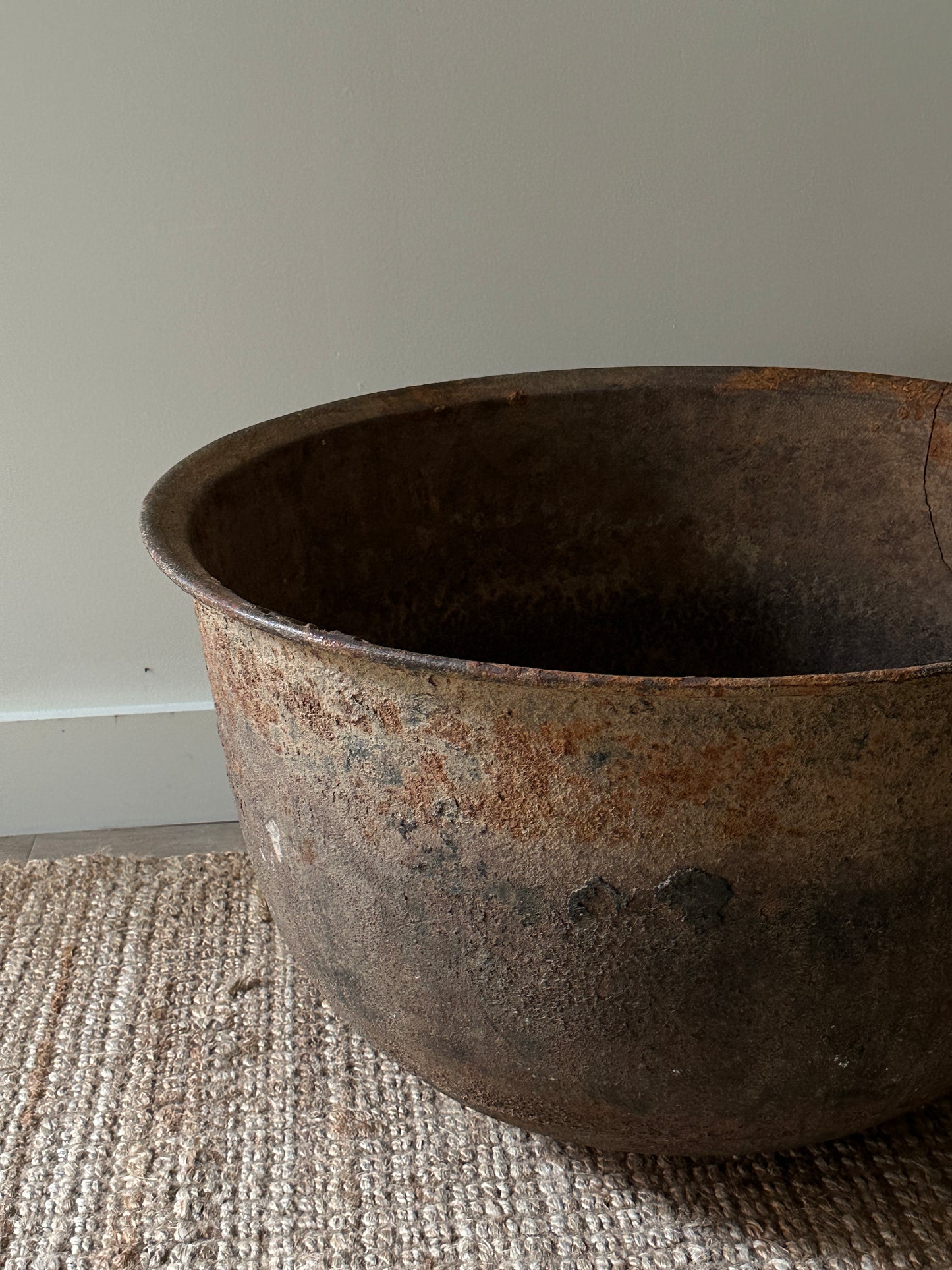 XL cast iron pot