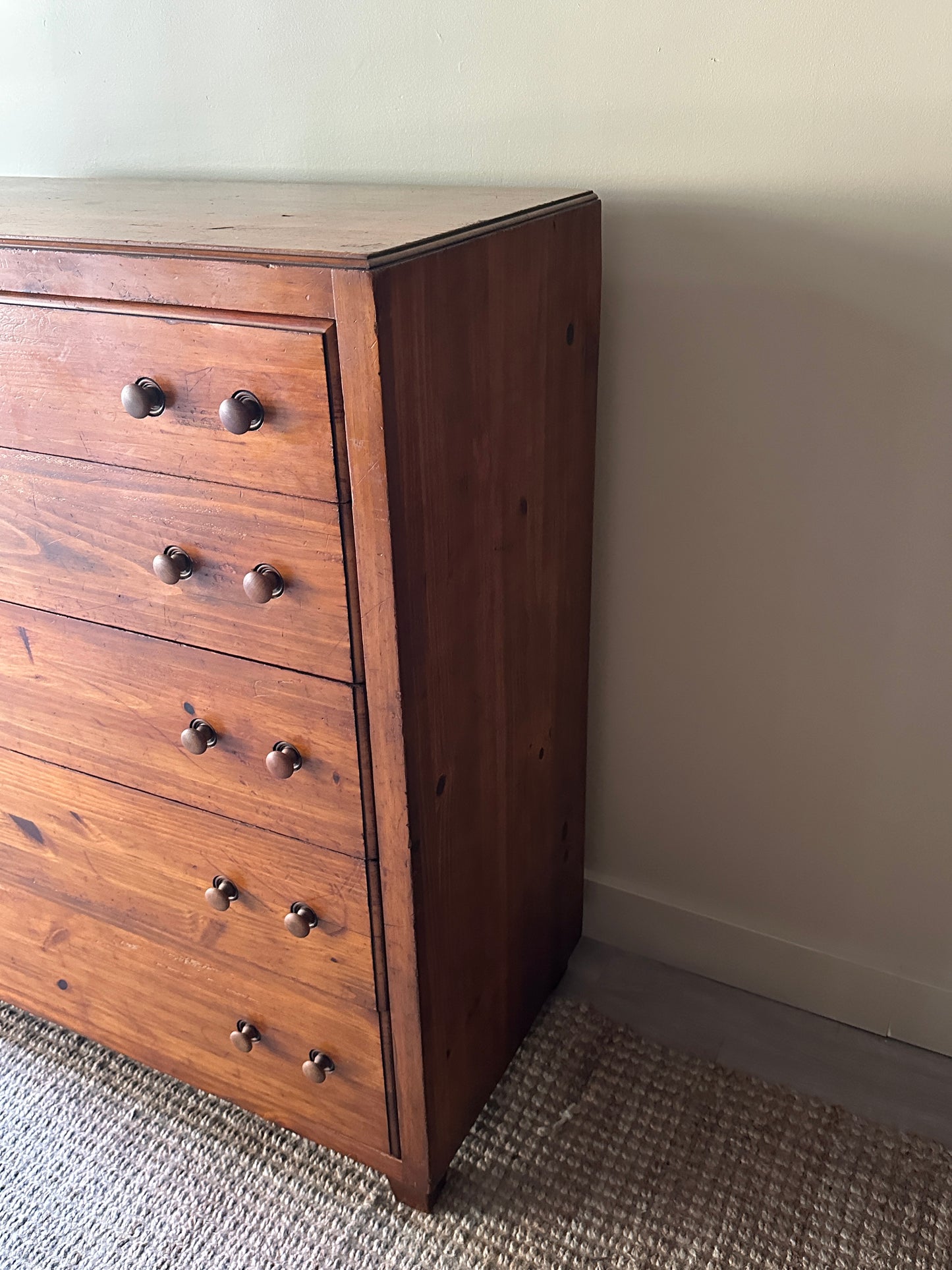Pine dresser