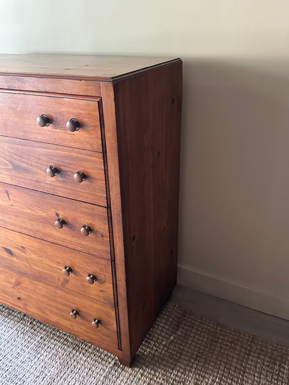 Pine dresser