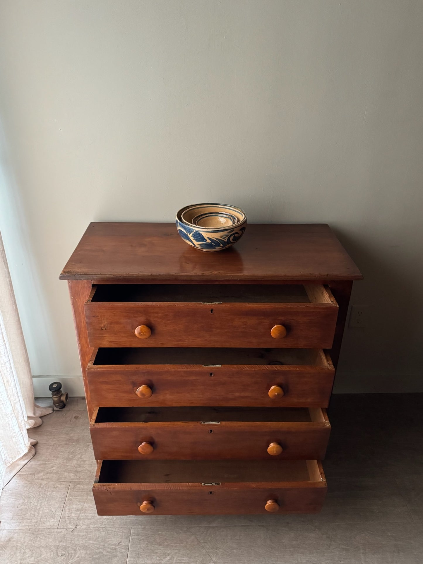 Pine dresser