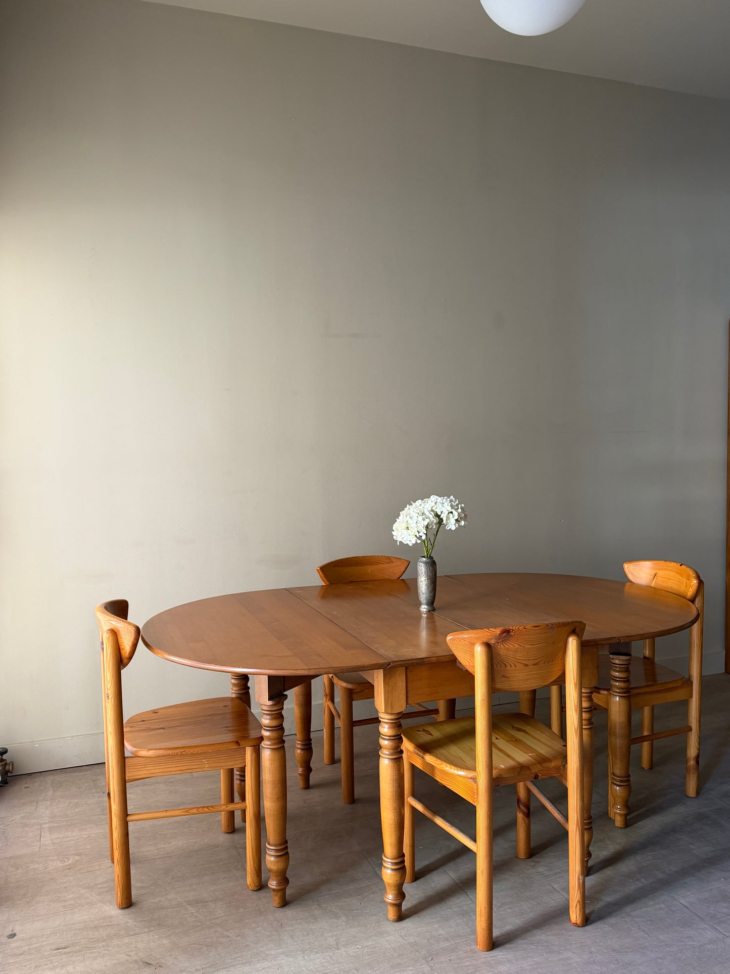 Maple drop leaf gate leg dining table with leaves