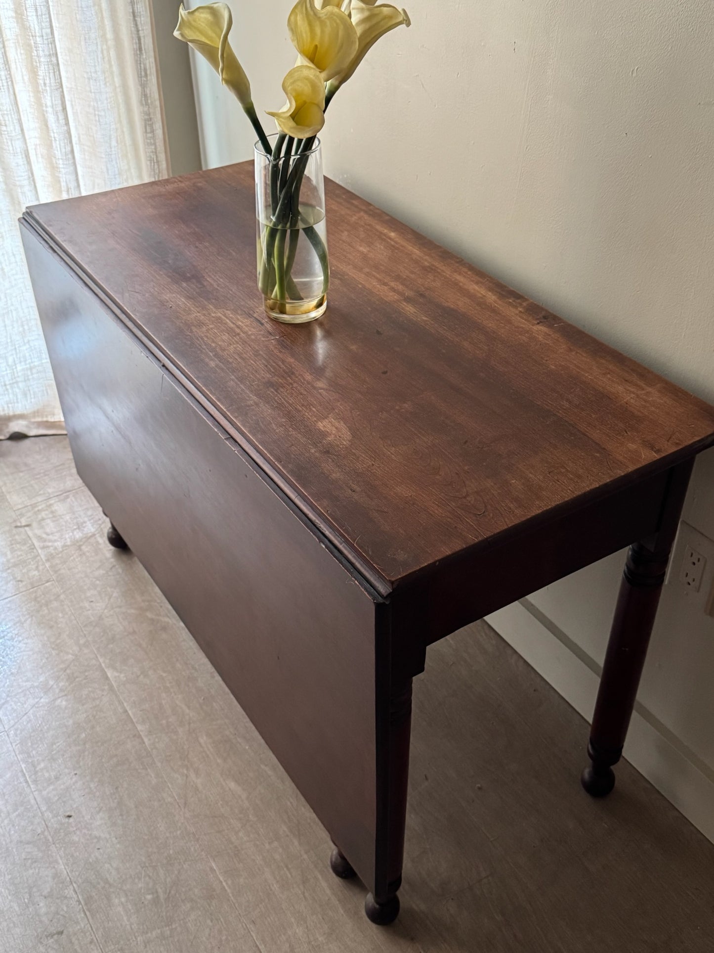 Pennsylvania Sheraton walnut single drop leaf table