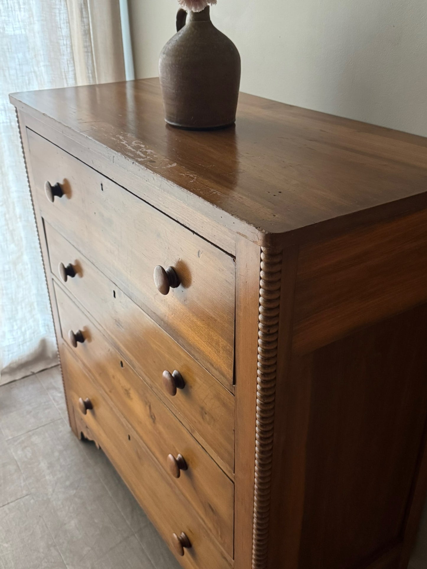 Pine dresser