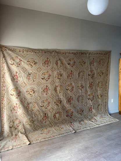 Large floral rug 11’ x 8’7”