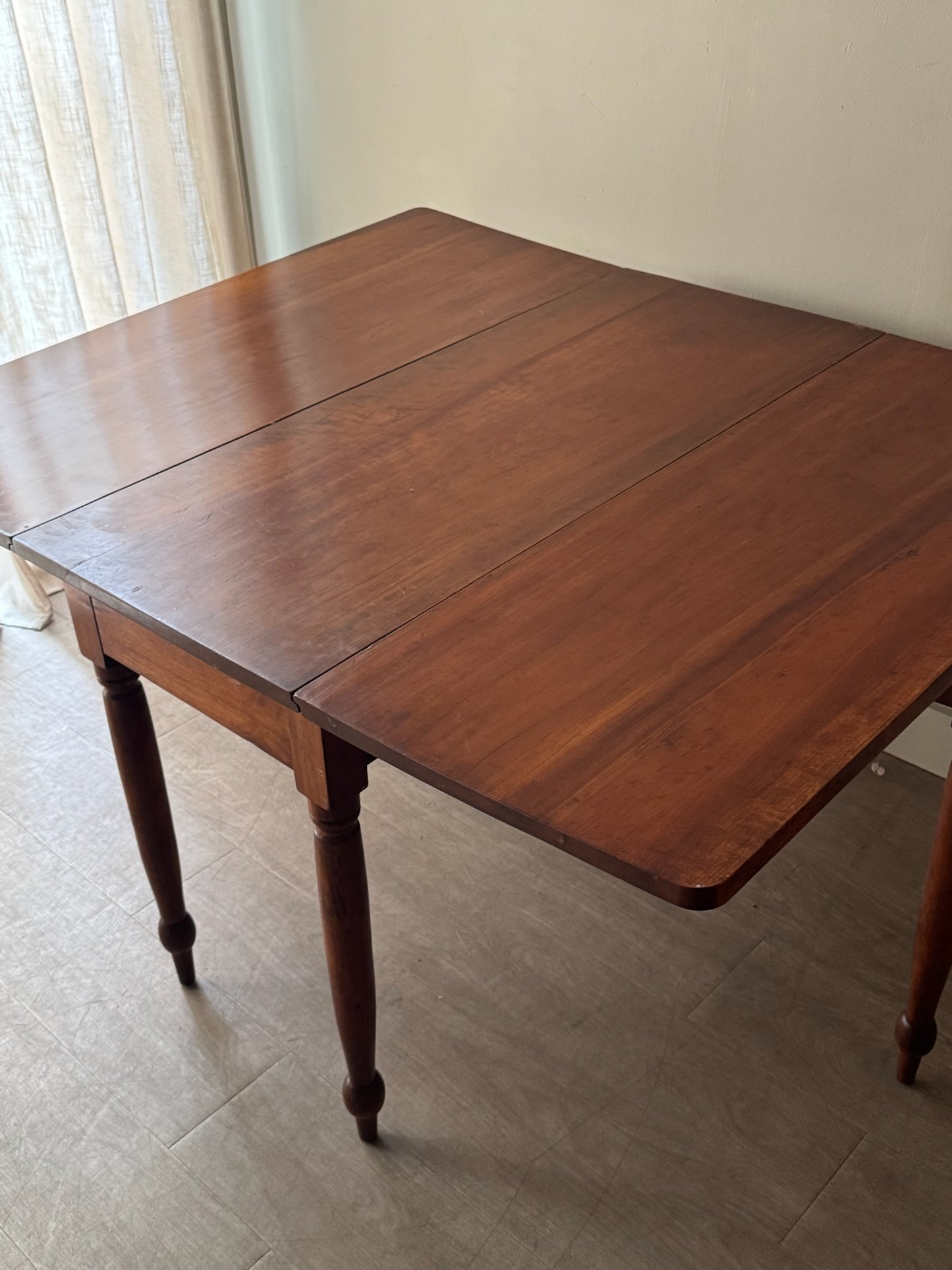 Pennsylvania Sheraton cherry drop leaf table