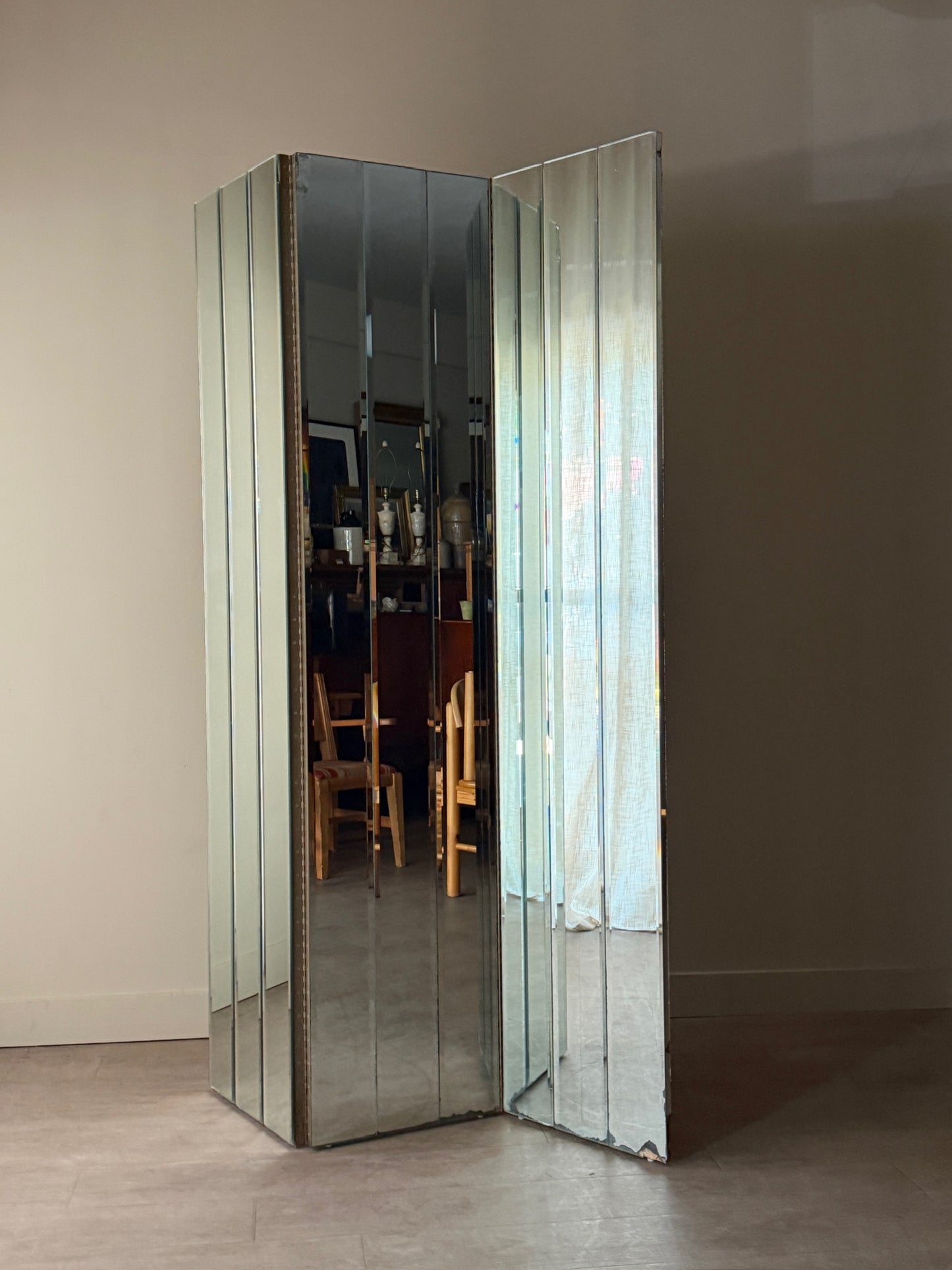 Mirrored room divider