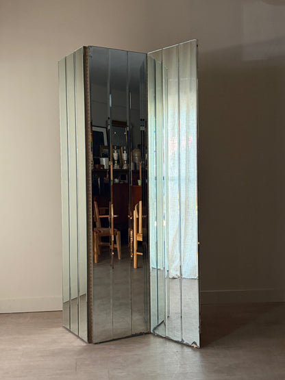Mirrored room divider