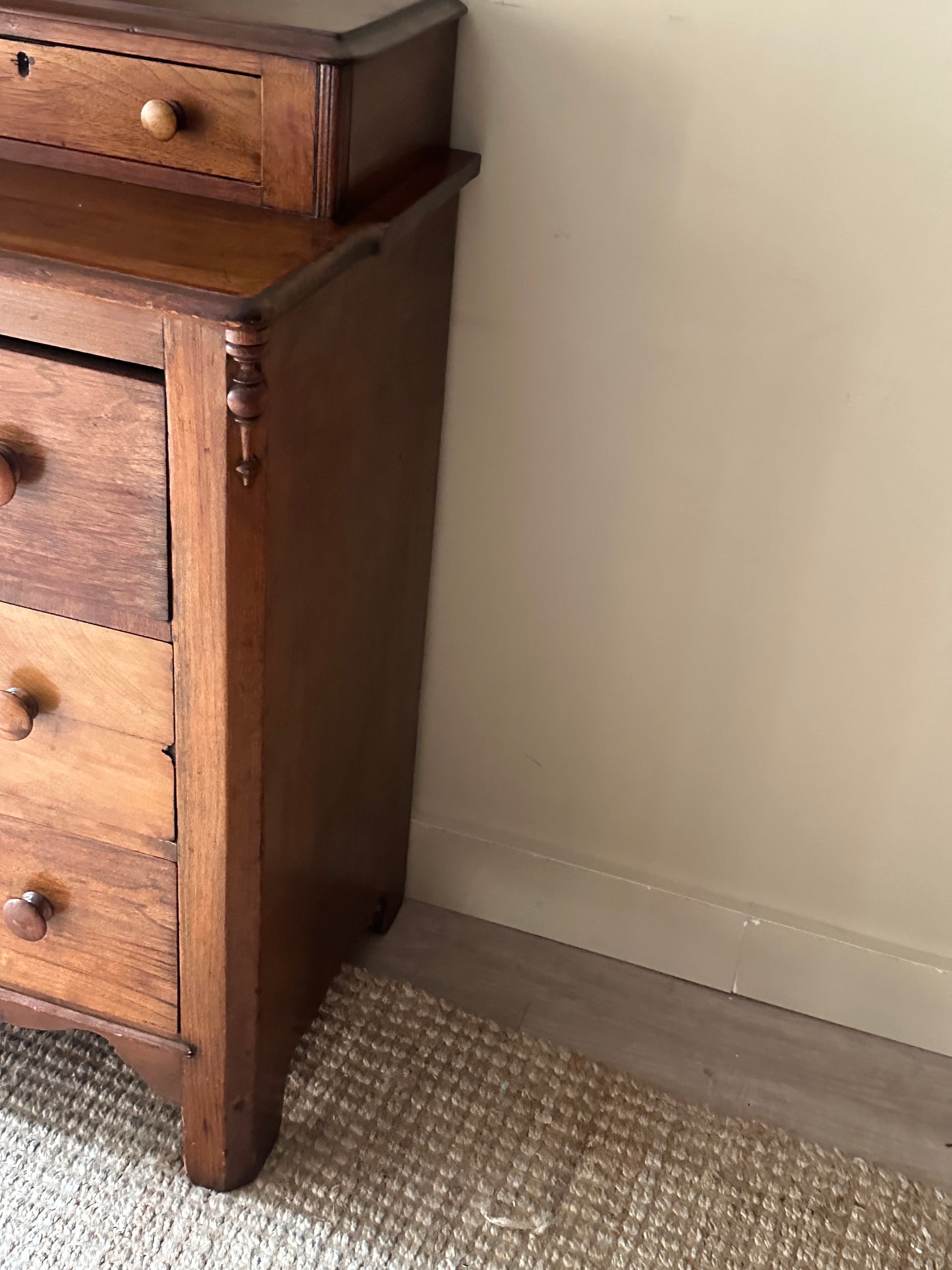 Pine dresser