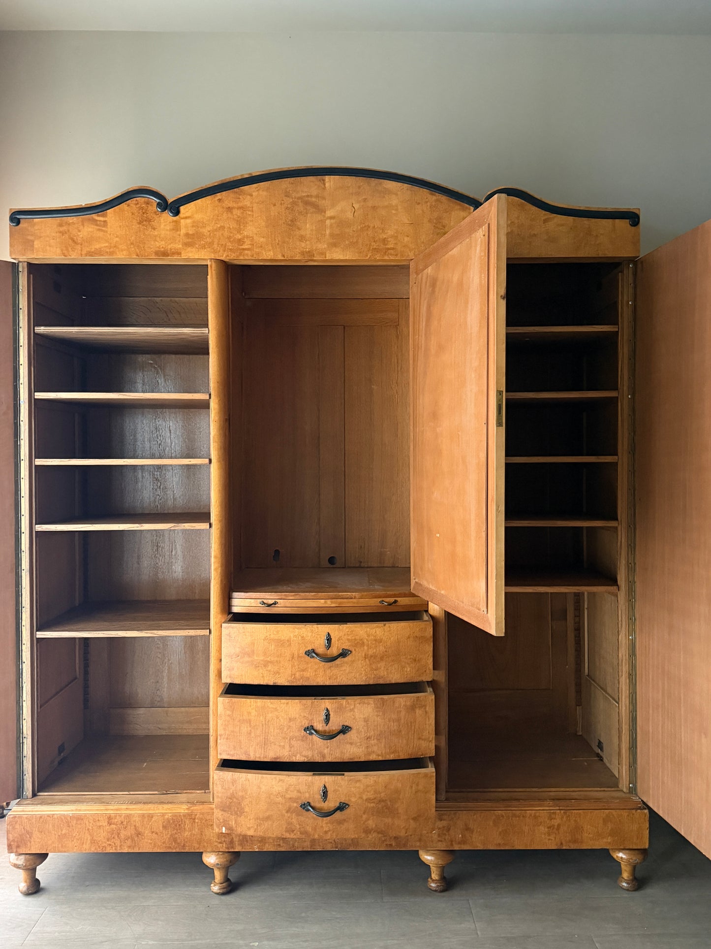 Deco birch armoire