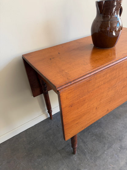Pennsylvania Sheraton pine drop leaf table