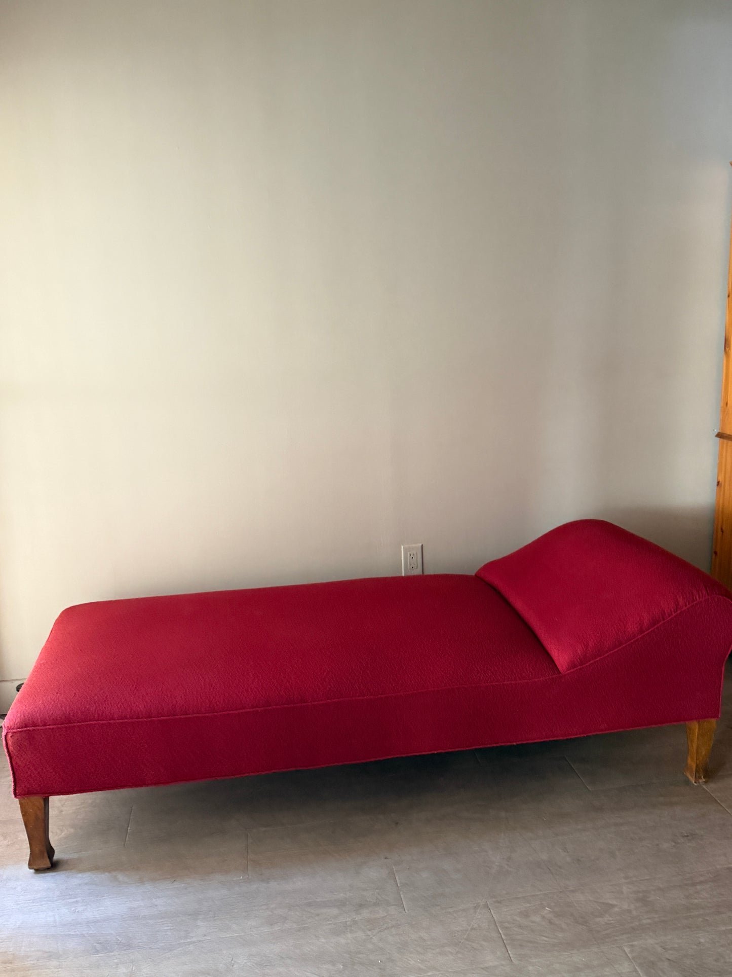 Scandinavian day bed