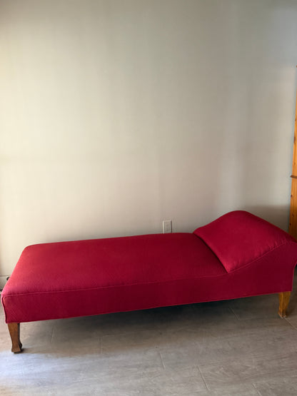 Scandinavian day bed
