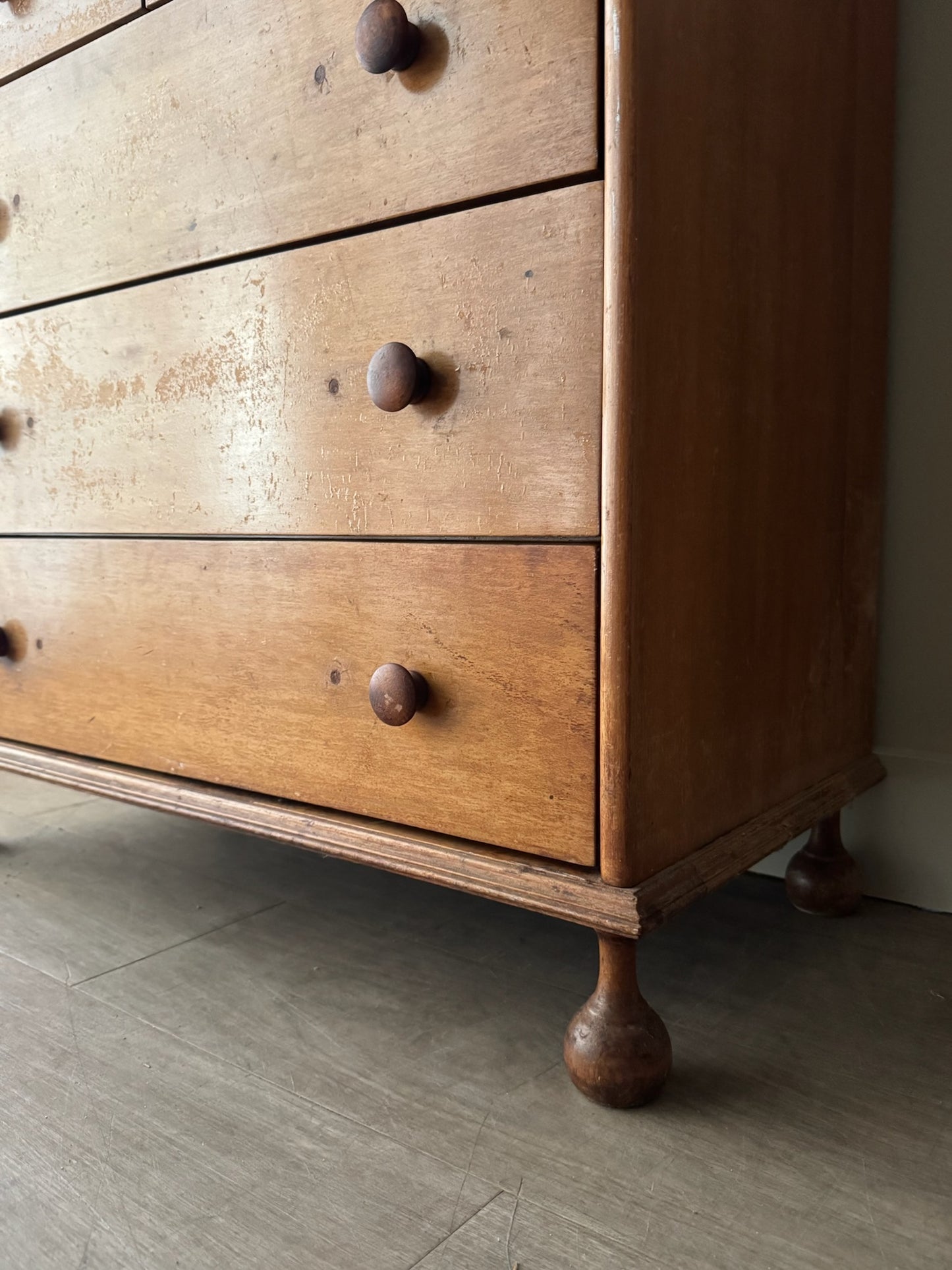 Maple dresser