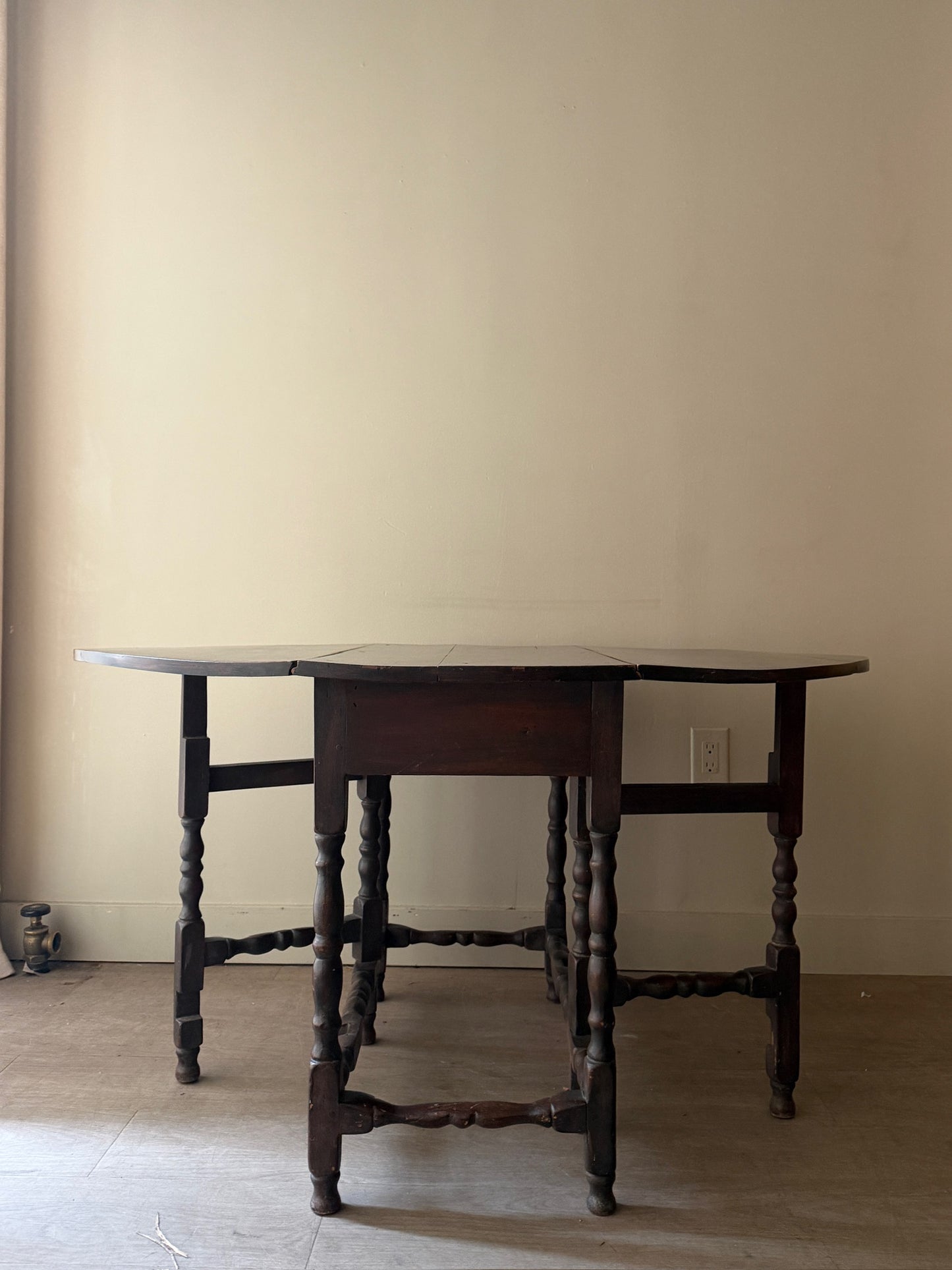 William & Mary oak gate leg table