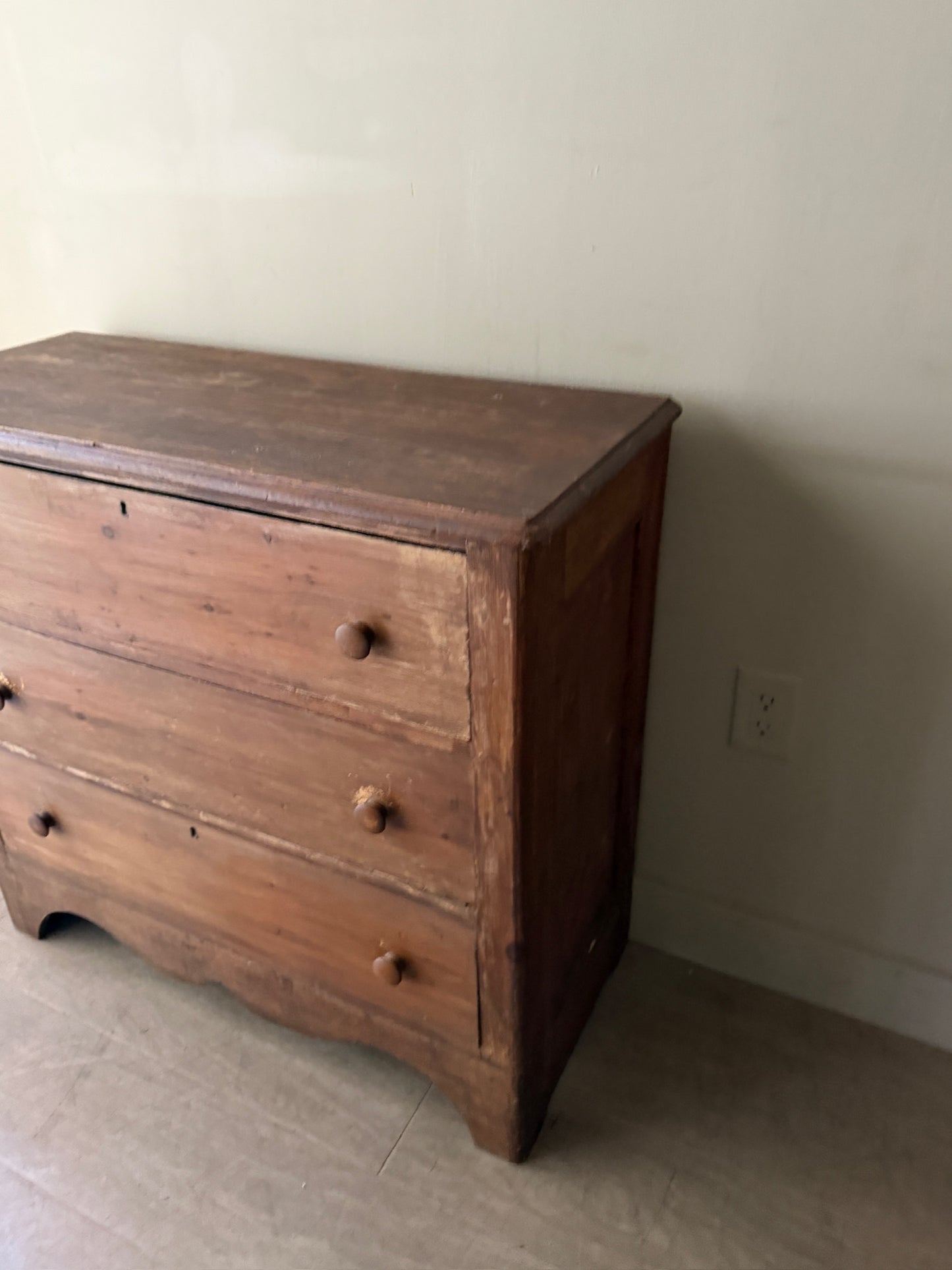 Pine 3 drawer dresser