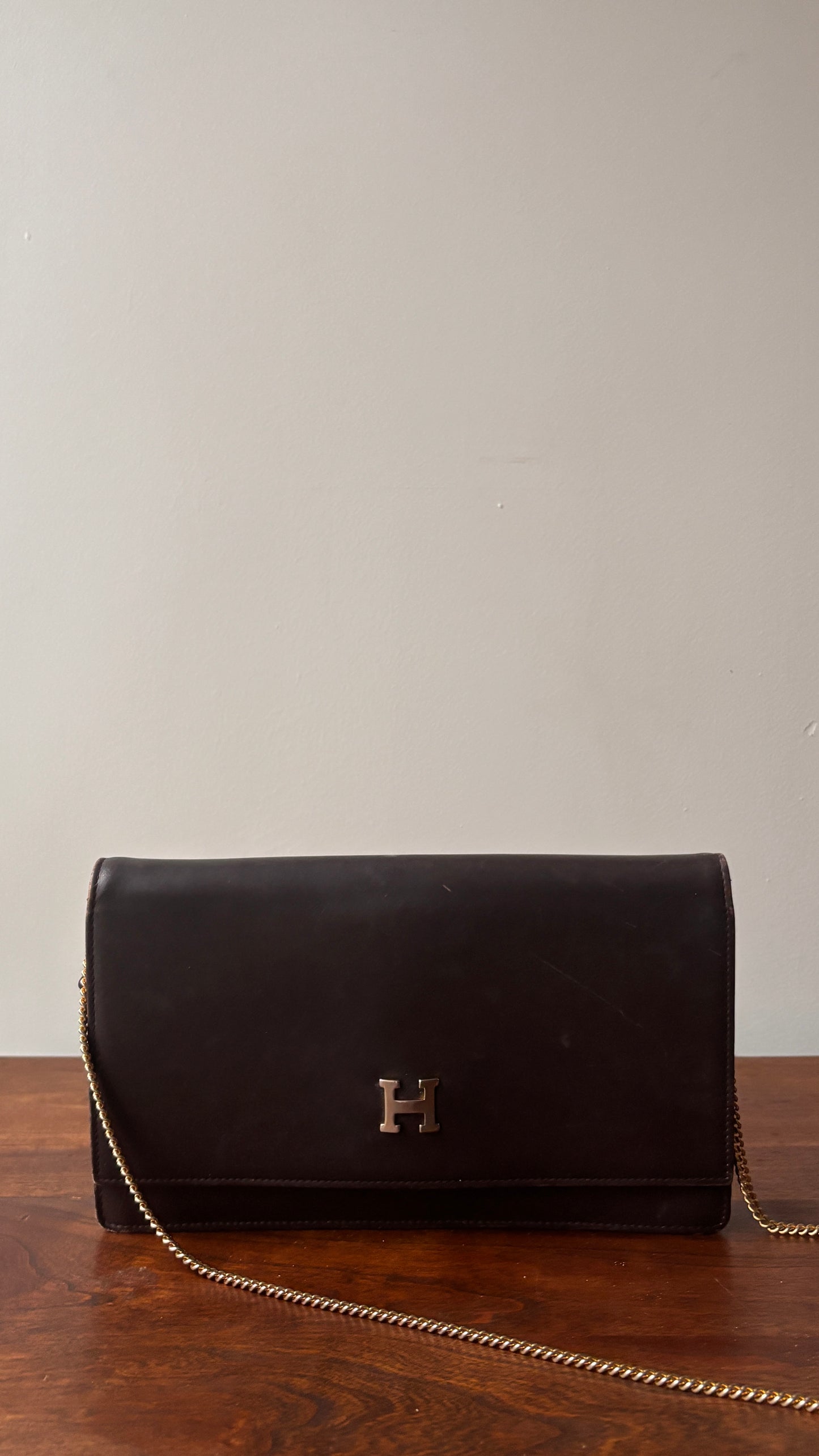 “H” leather clutch with chain strap