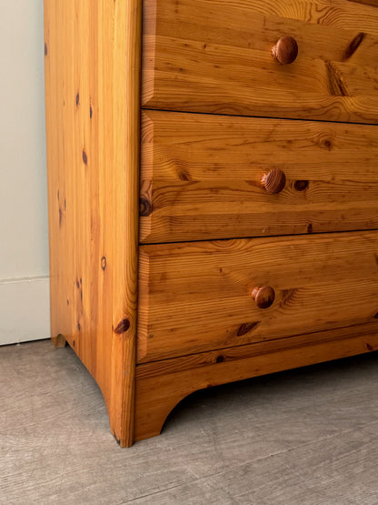 Pine dresser