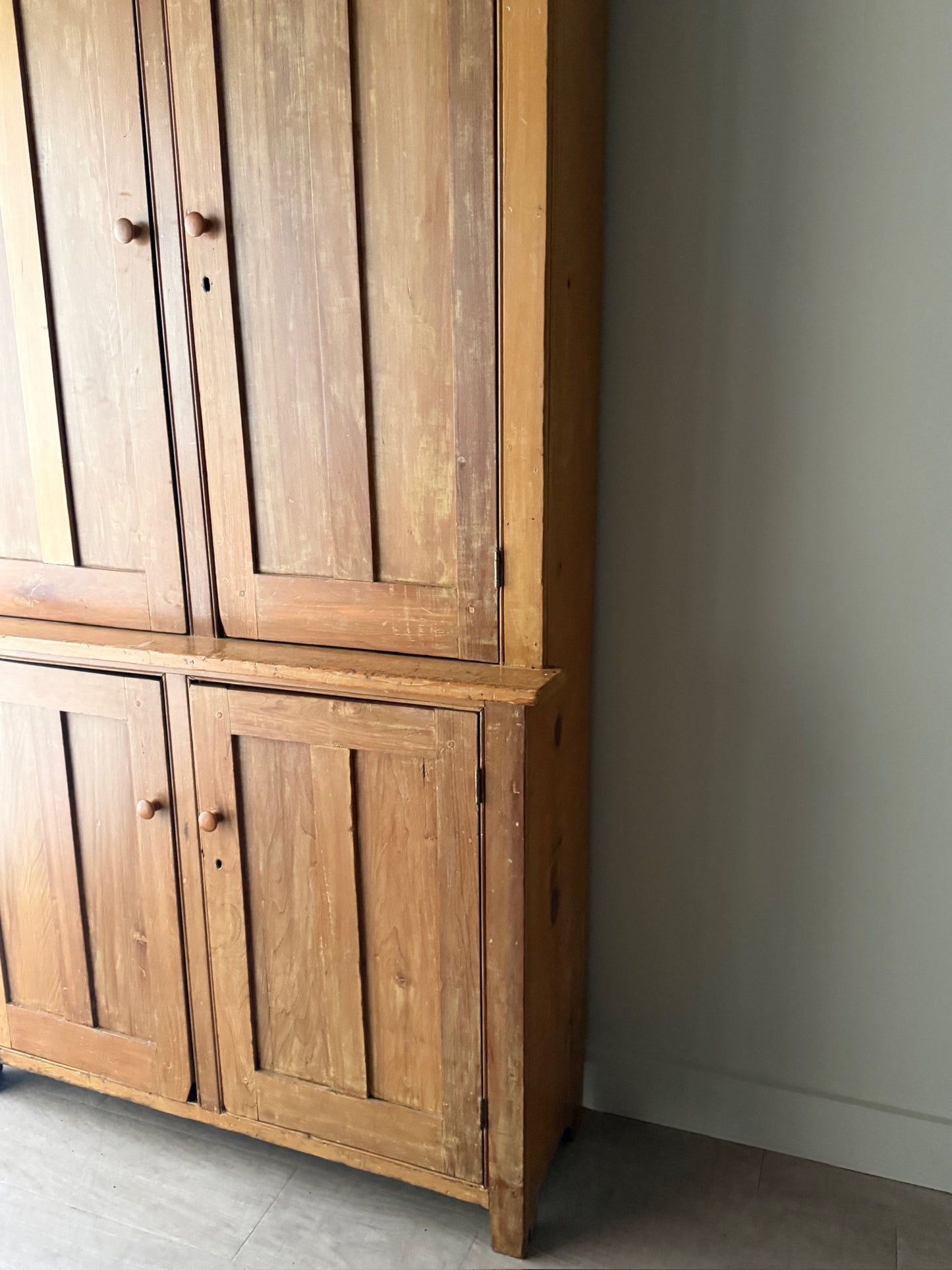 Pennsylvania Federal pine one piece stepback cupboard