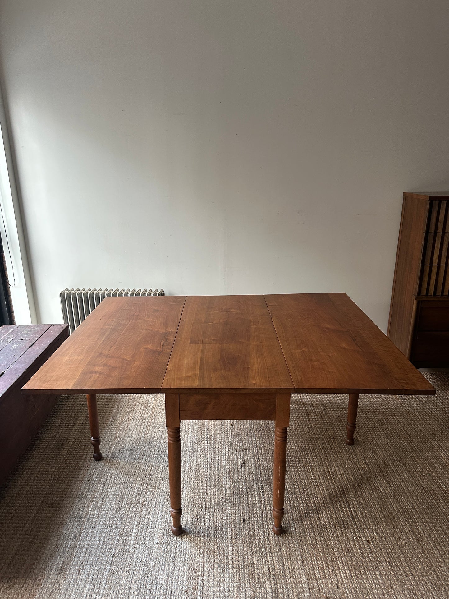 Sheraton walnut drop leaf