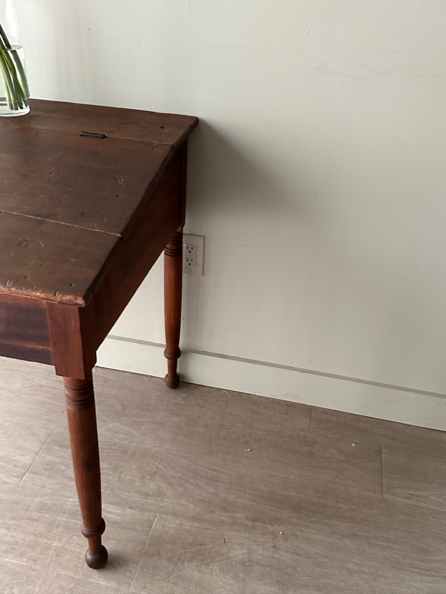 Pine merchants desk