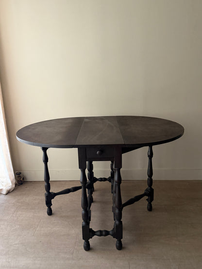 Oak gate leg table