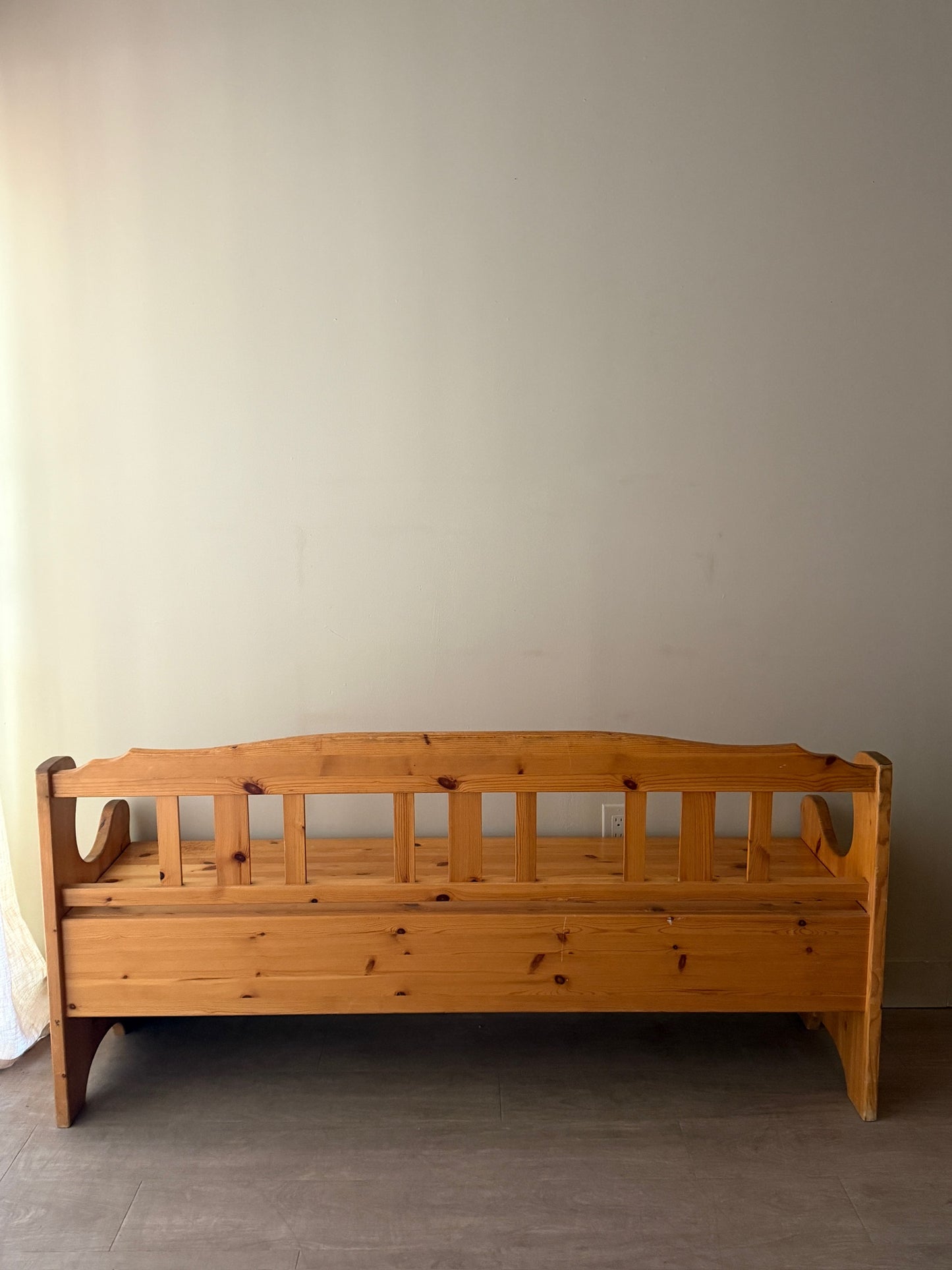 Tradets Mobler Swedish pine storage bench