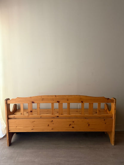 Tradets Mobler Swedish pine storage bench