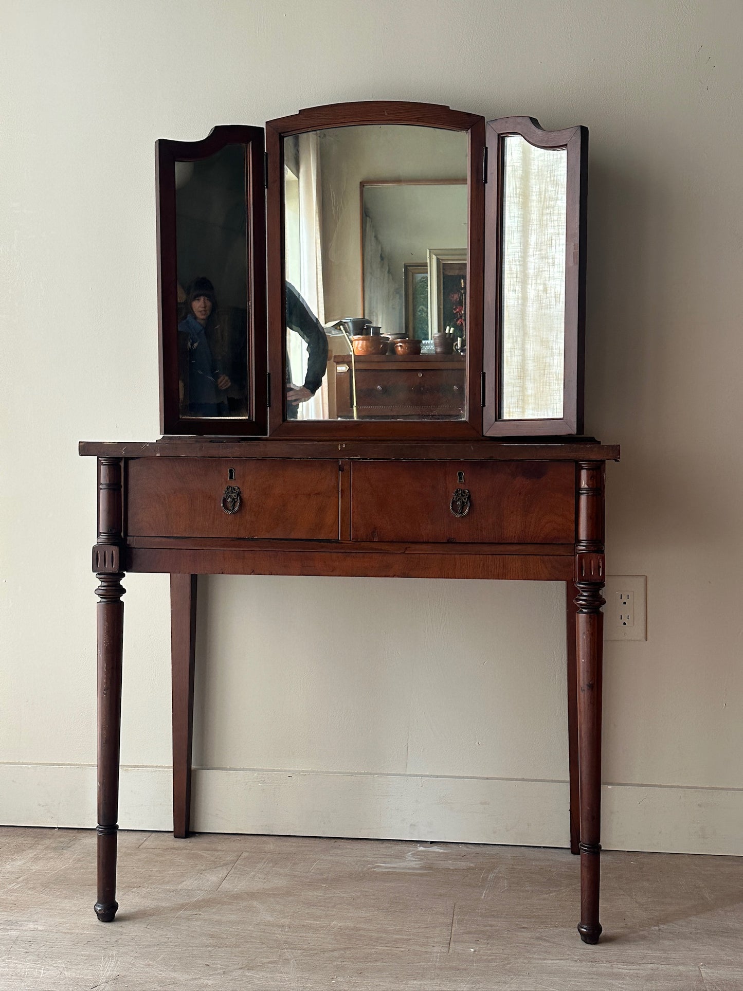 Pine vanity with tri-fold mirror