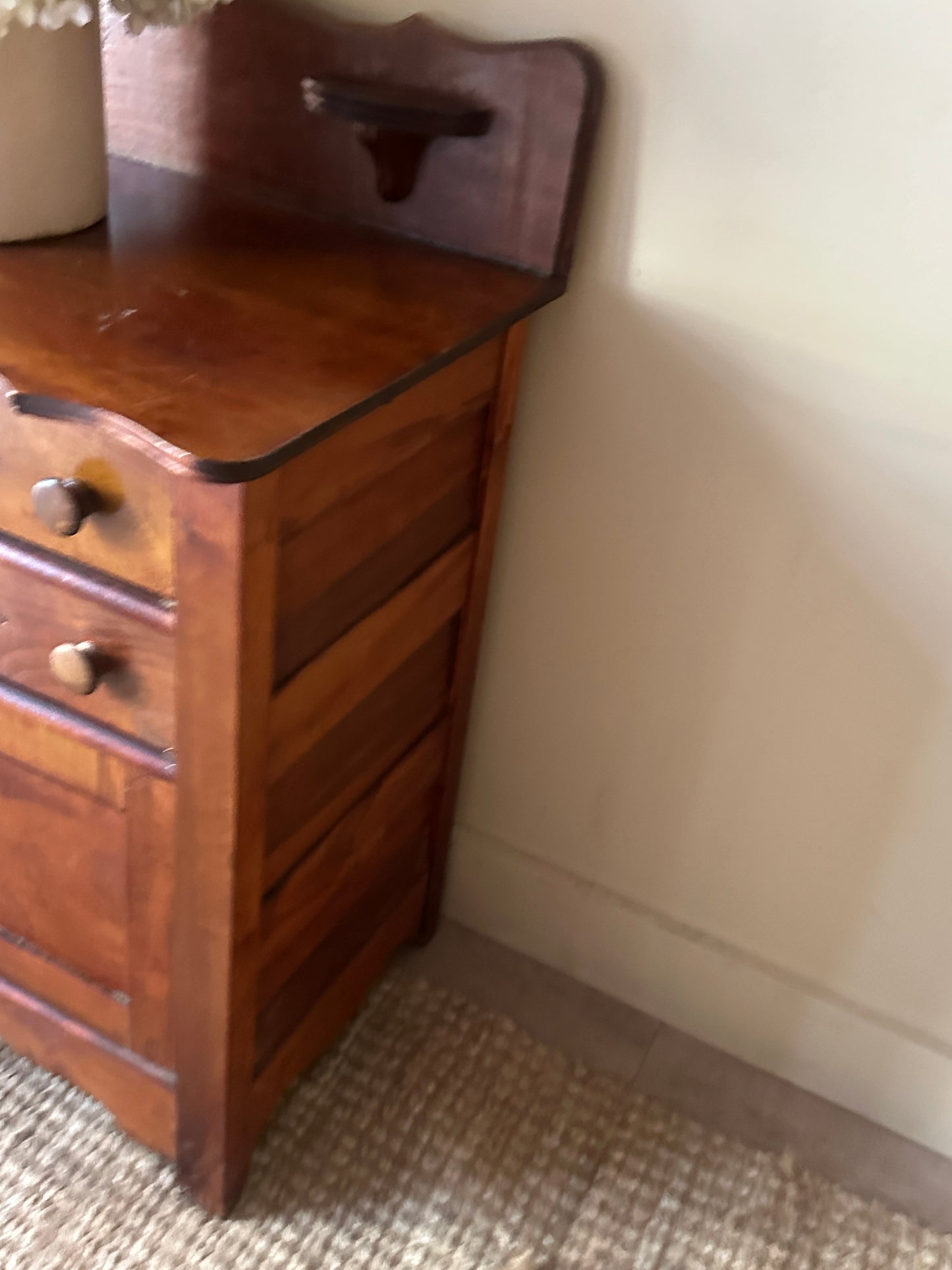 Pine small washstand