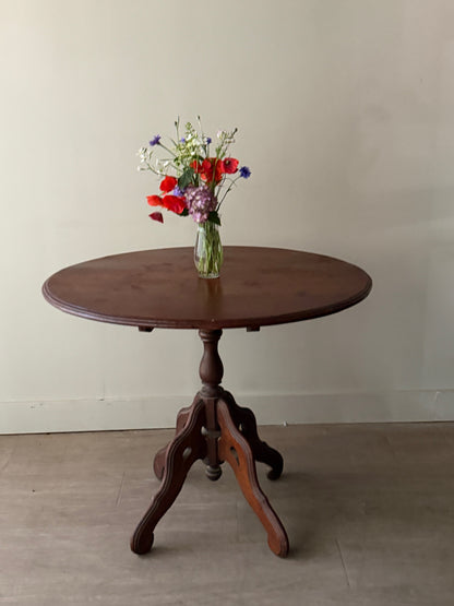 Victorian walnut parlor table