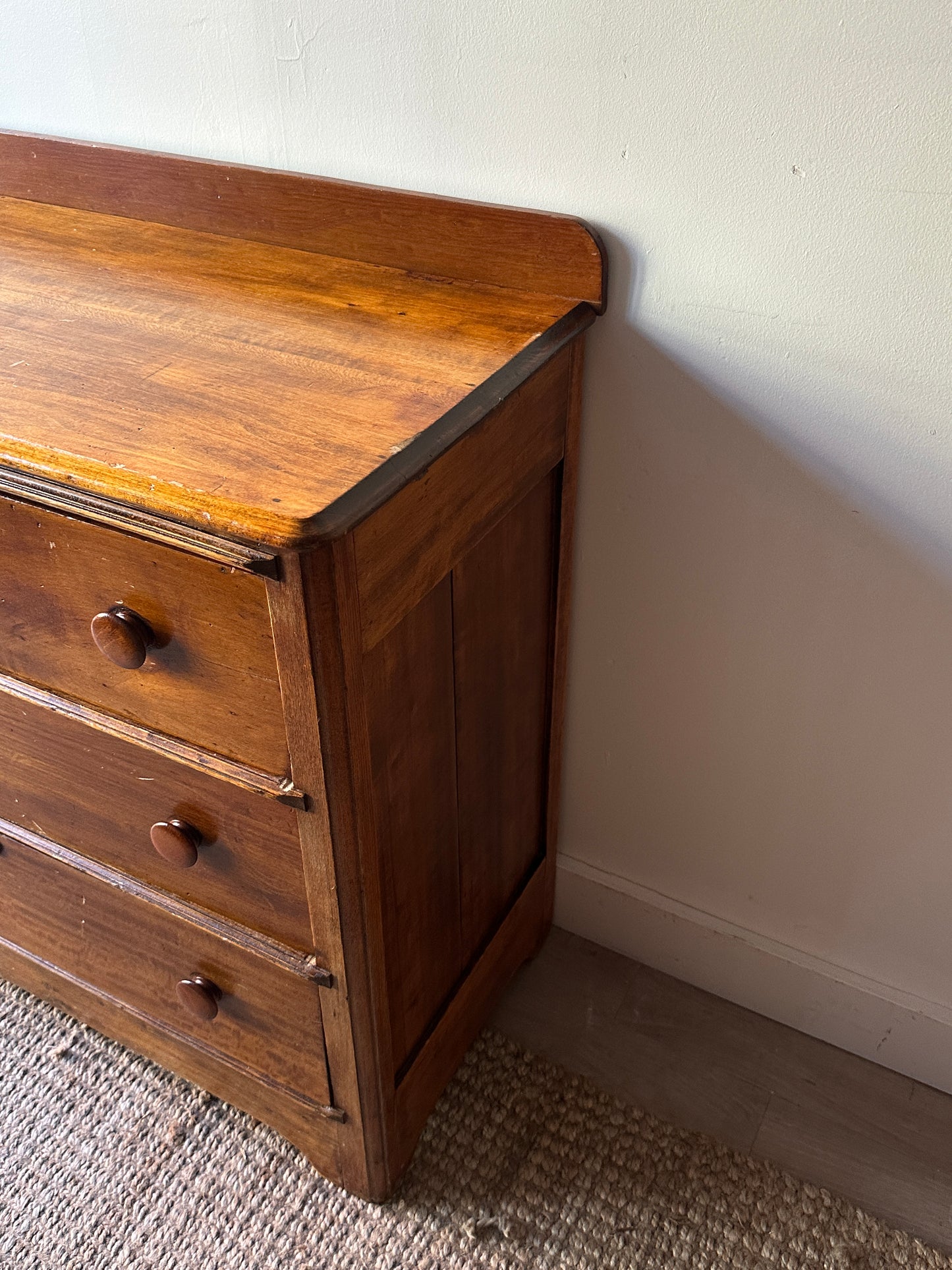 Pine dresser