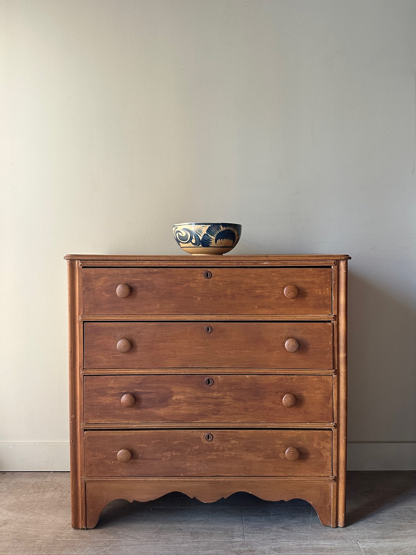 Pine dresser