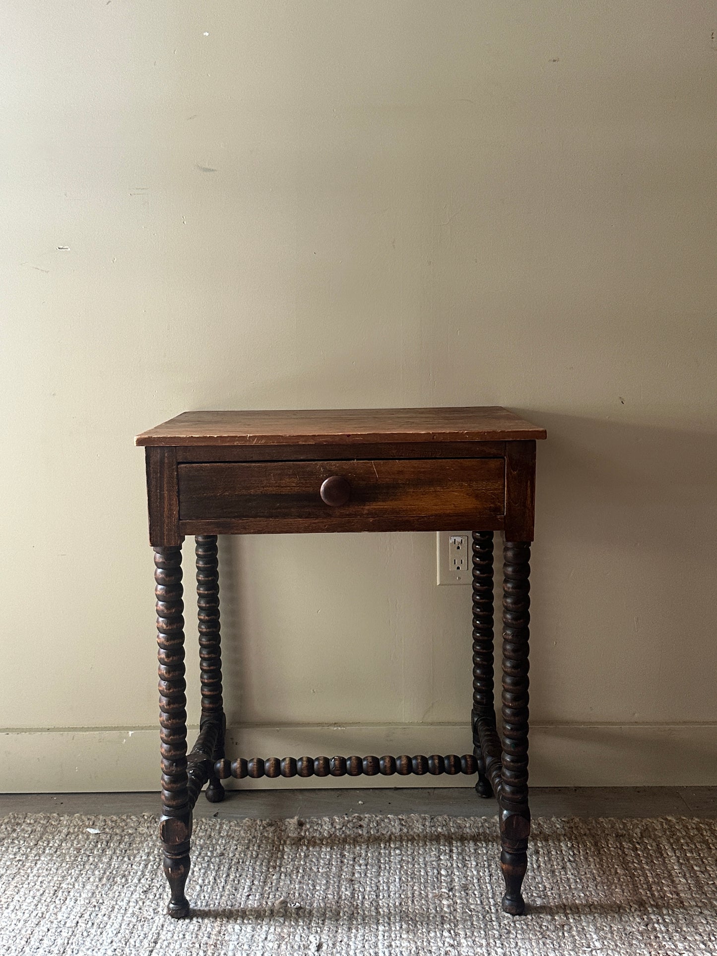Bobbin leg side table