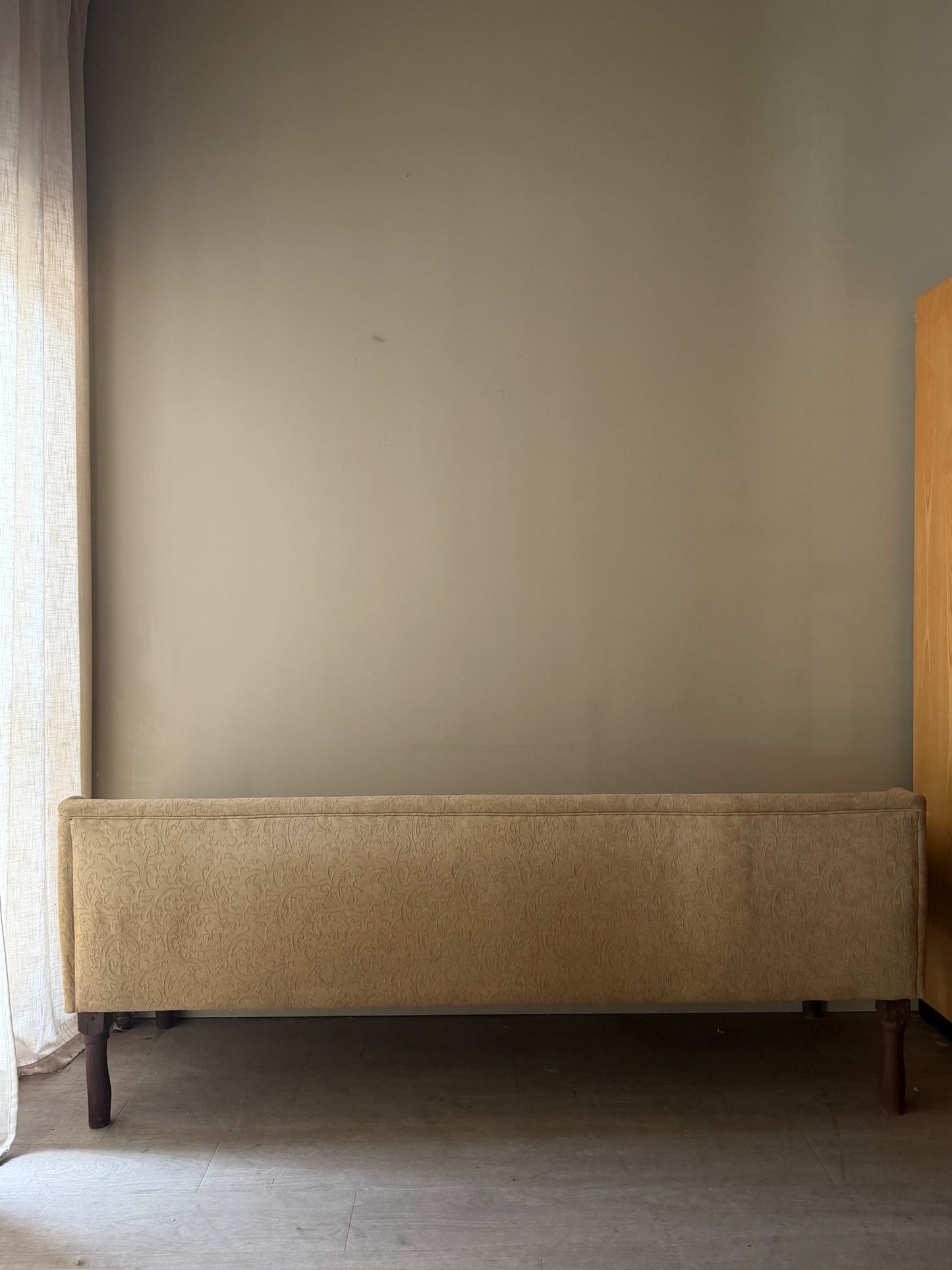 Damask upholstered settee with turned walnut legs
