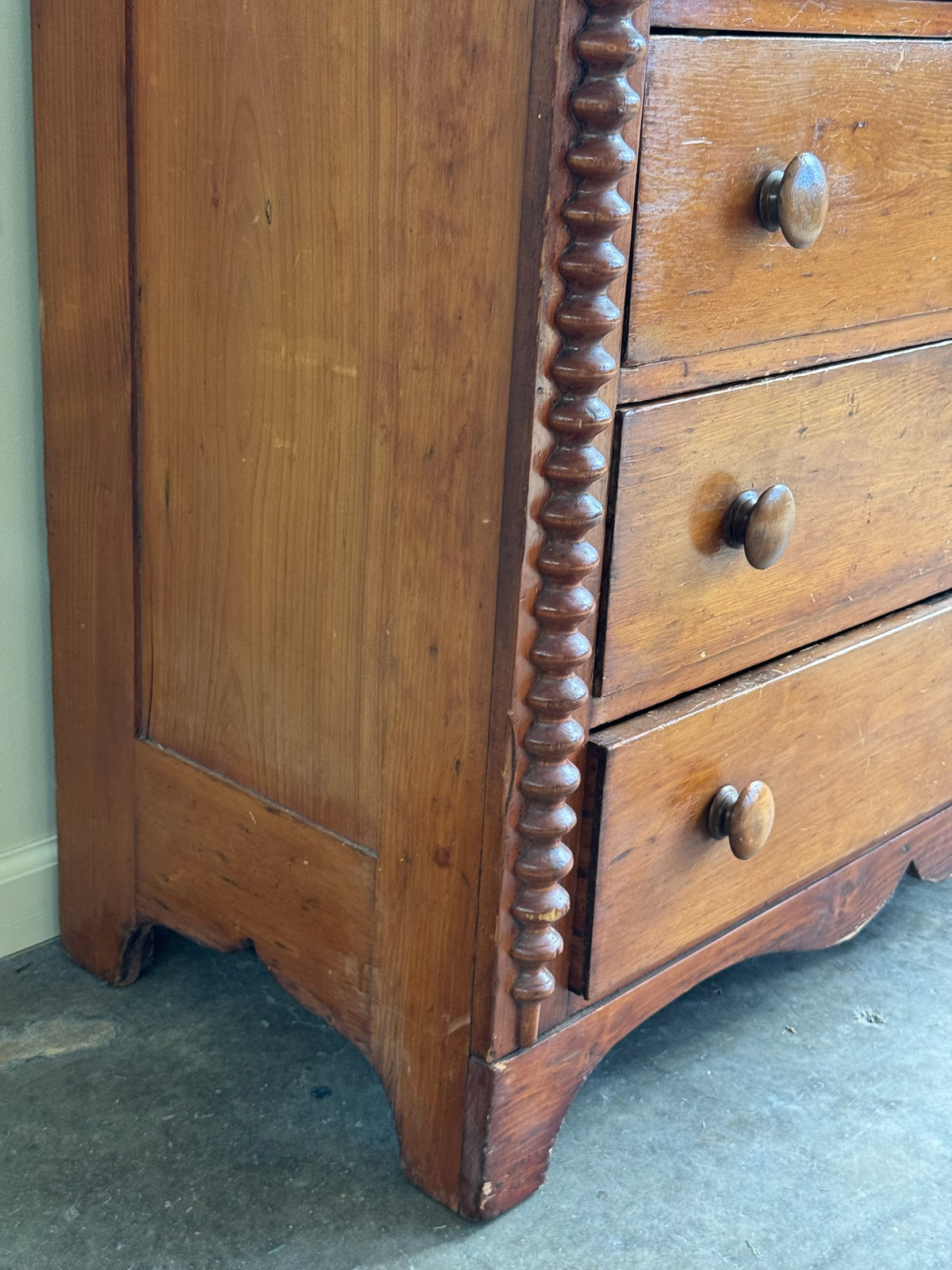 Pine dresser