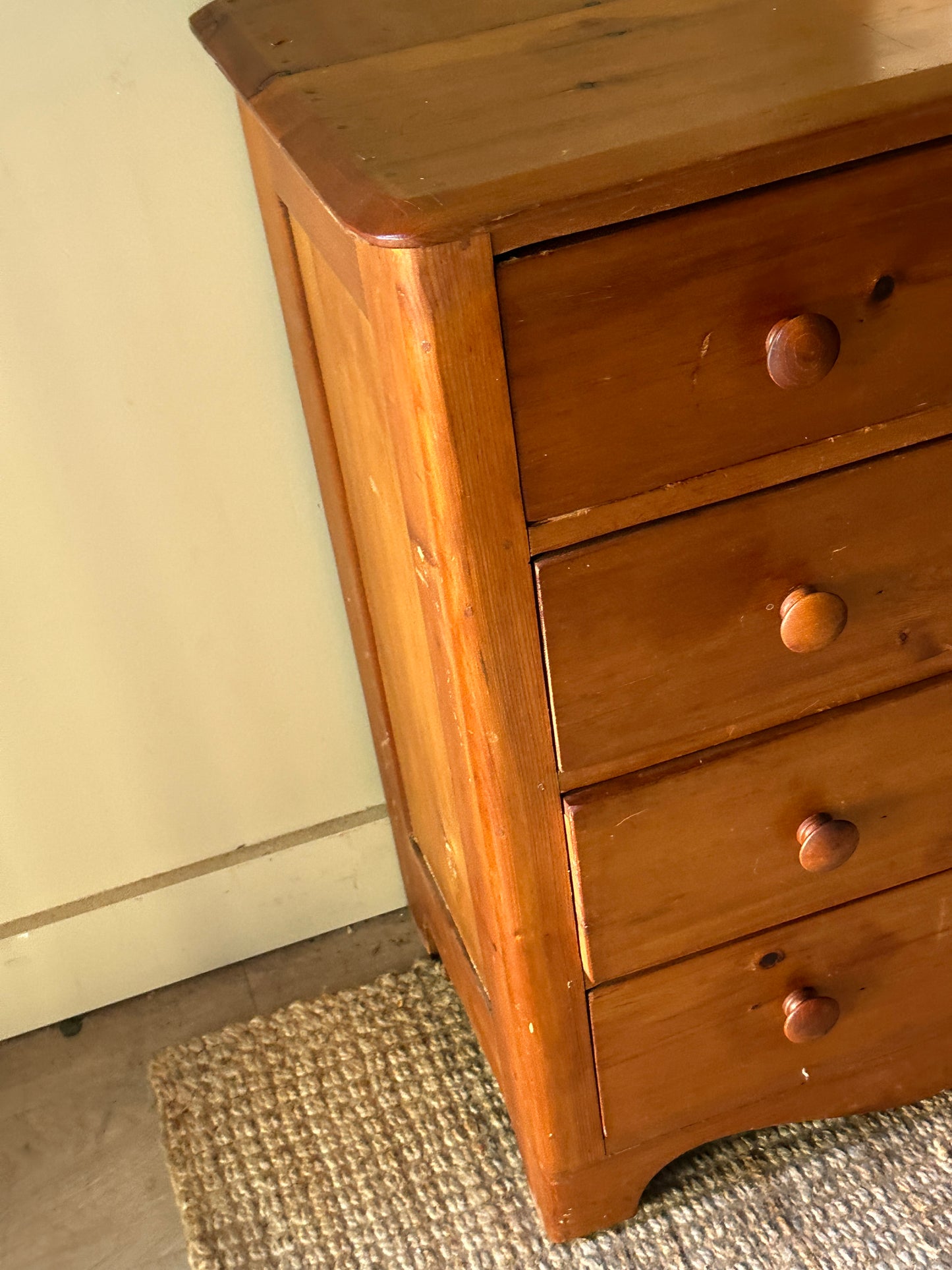 Pine dresser