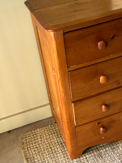 Pine dresser