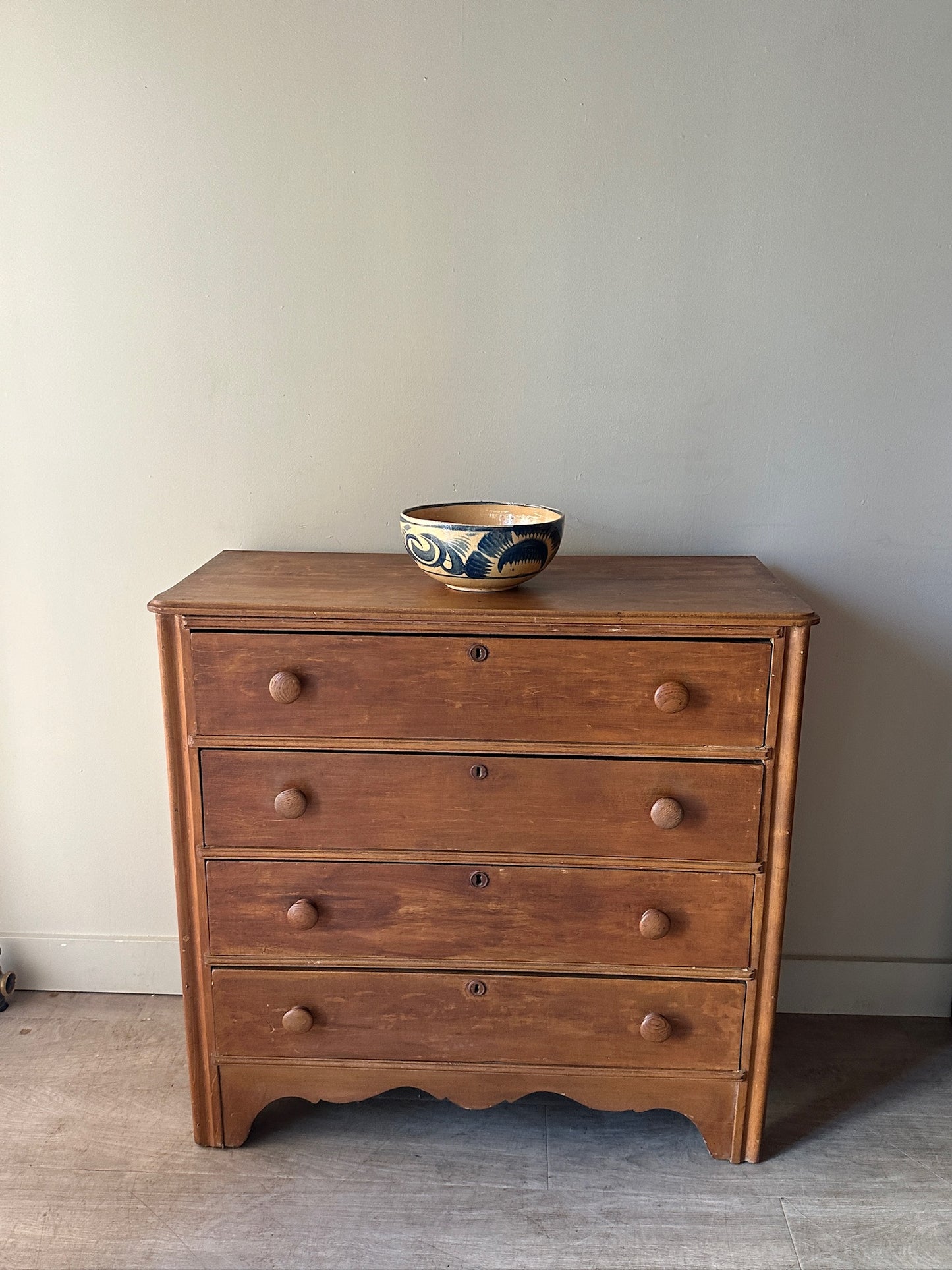 Pine dresser
