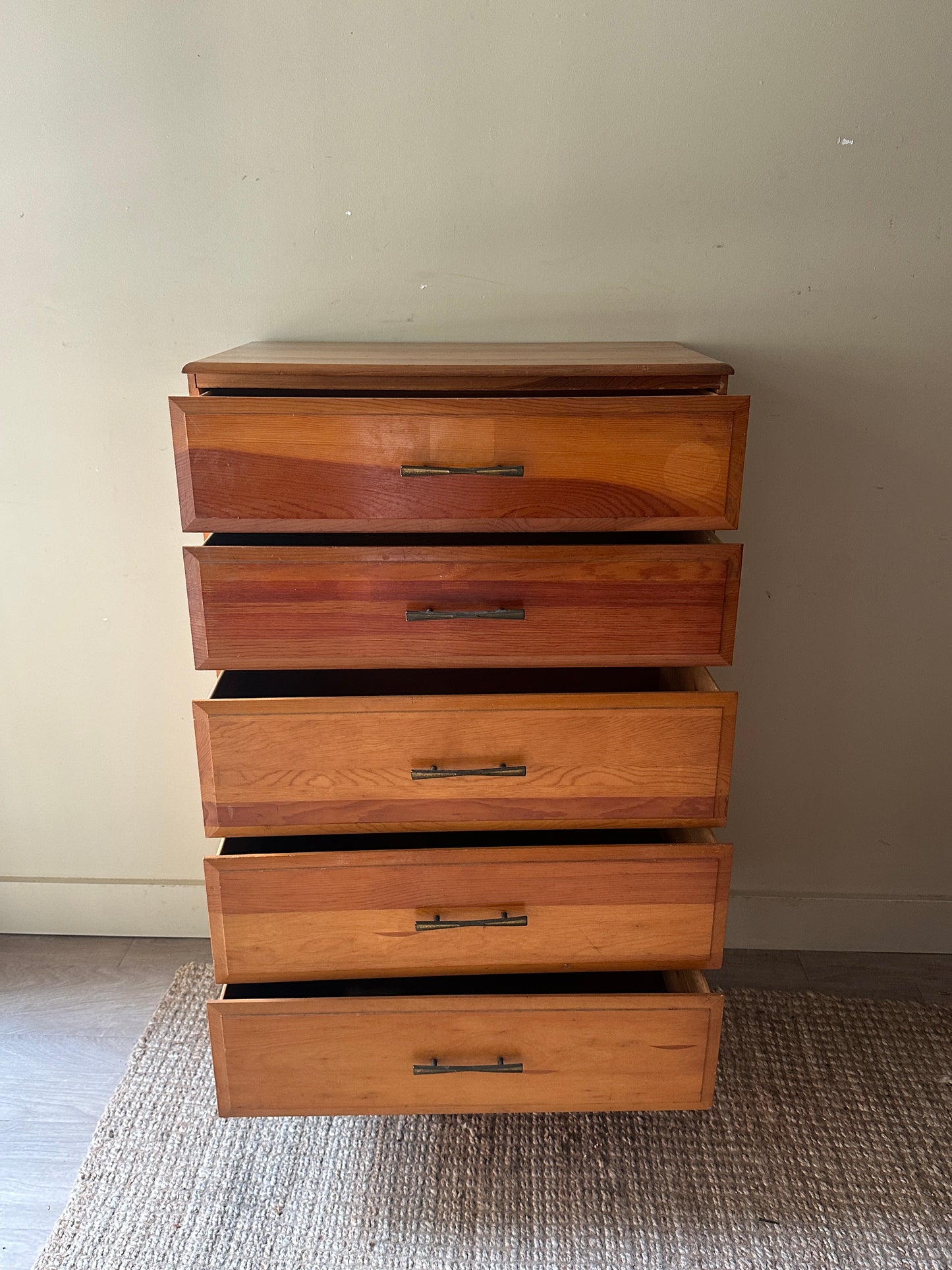 Pine dresser