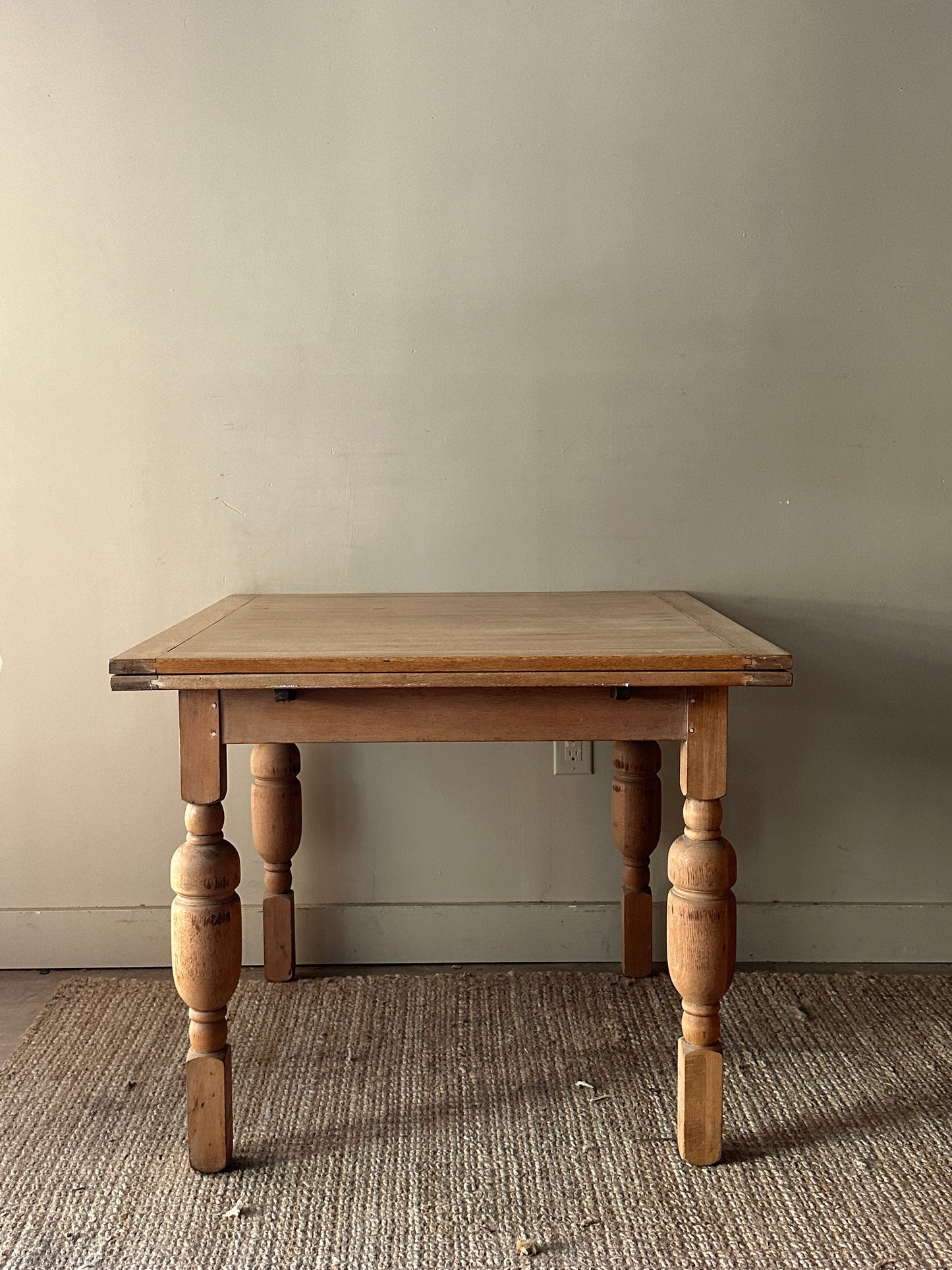 Pine extension dining table