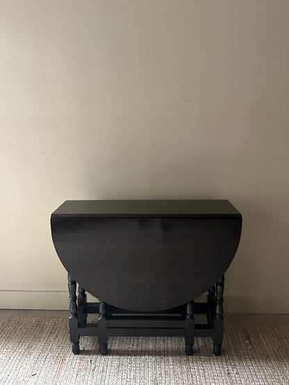 Gate leg dining table