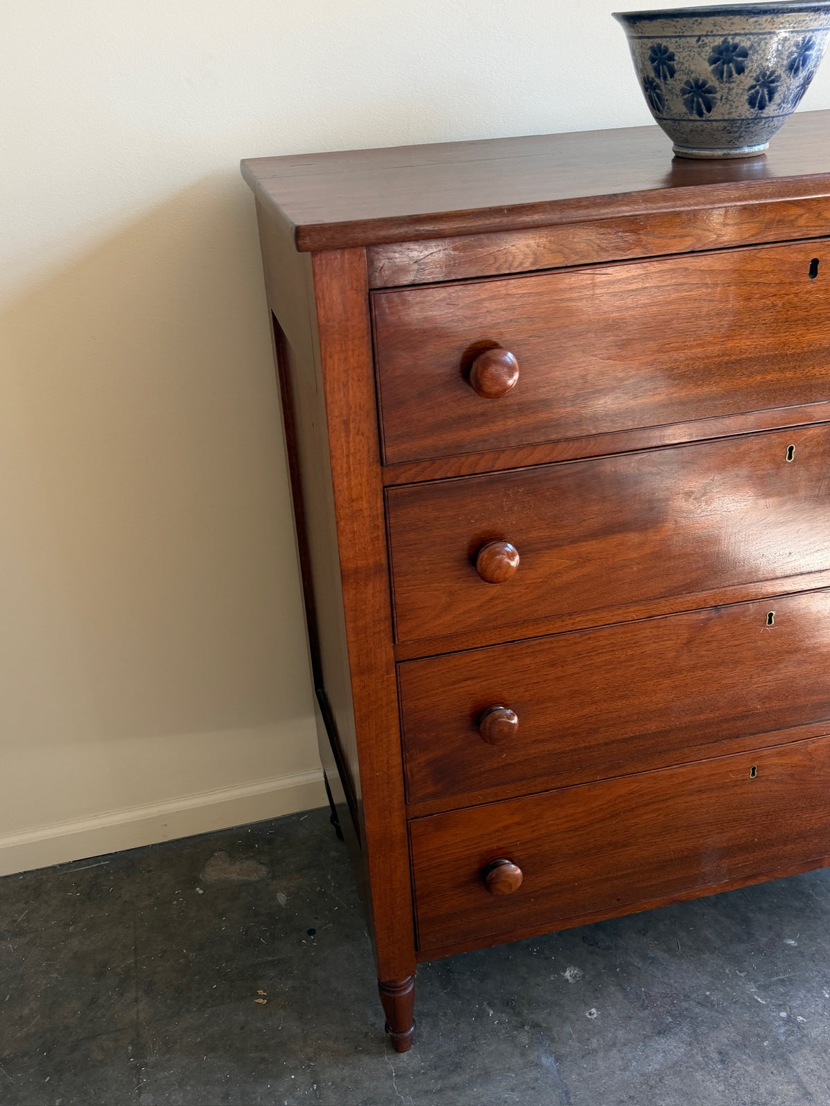 Mid-Atlantic Sheraton walnut dresser