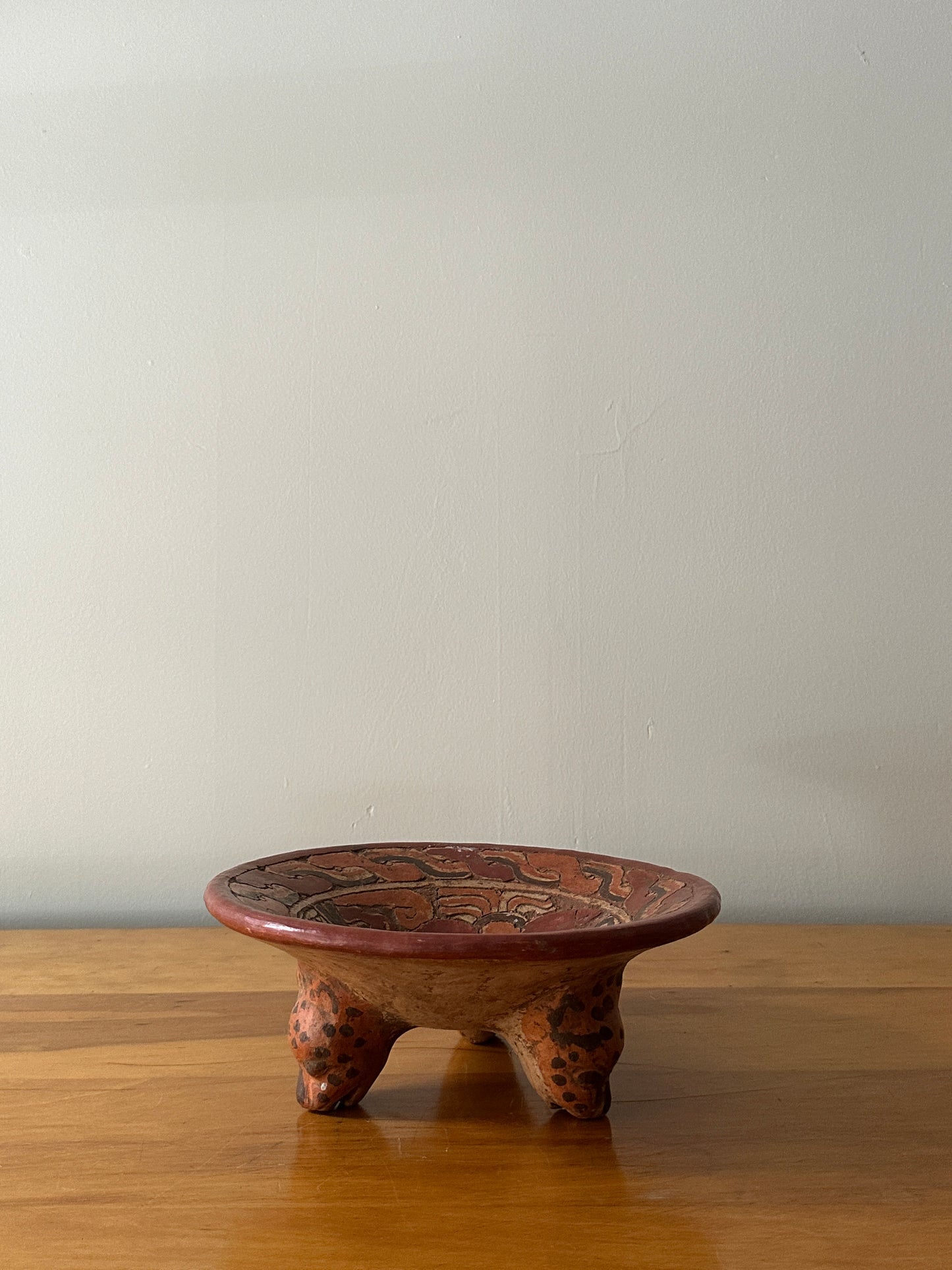 Tripod pottery bowl