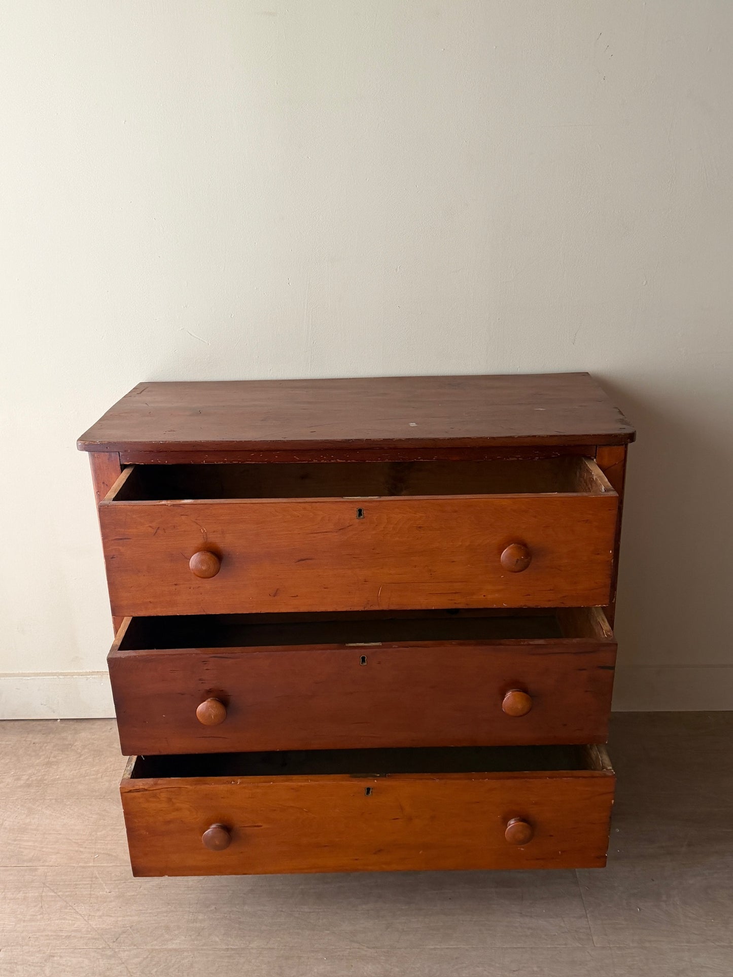 Pine 3 drawer dresser