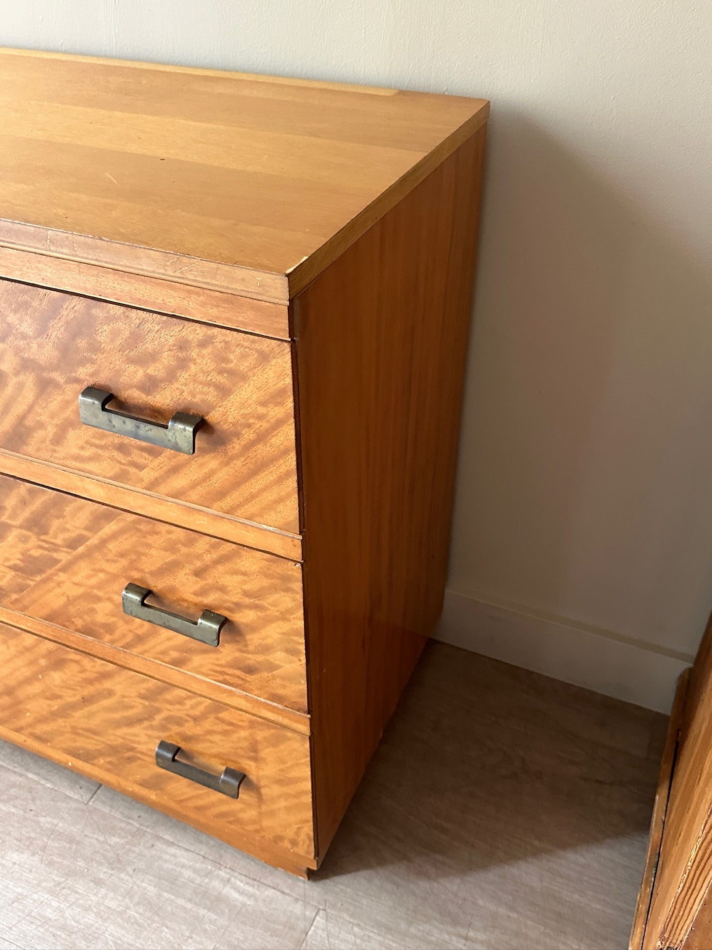 Deco maple dresser